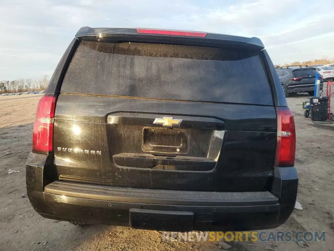 6 Photograph of a damaged car 1GNSKGKC6LR209091 CHEVROLET SUBURBAN 2020