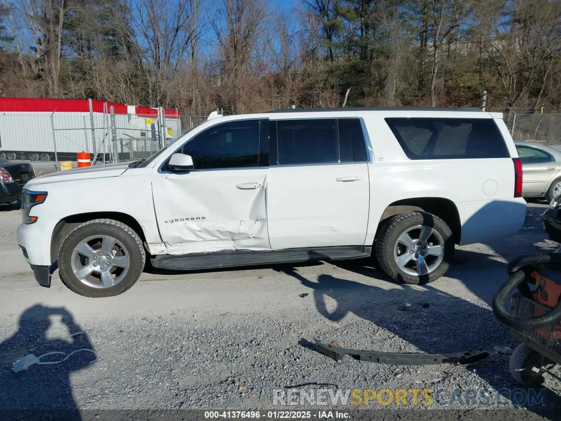 14 Photograph of a damaged car 1GNSKHKC0LR228452 CHEVROLET SUBURBAN 2020
