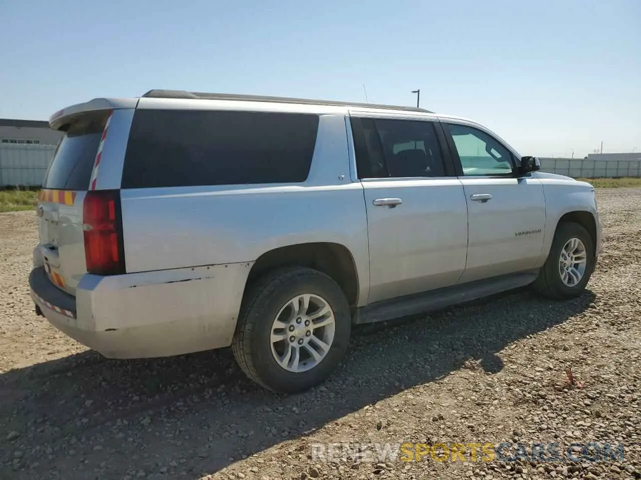 3 Photograph of a damaged car 1GNSKHKC0LR285945 CHEVROLET SUBURBAN 2020