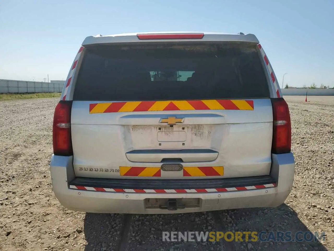6 Photograph of a damaged car 1GNSKHKC0LR285945 CHEVROLET SUBURBAN 2020