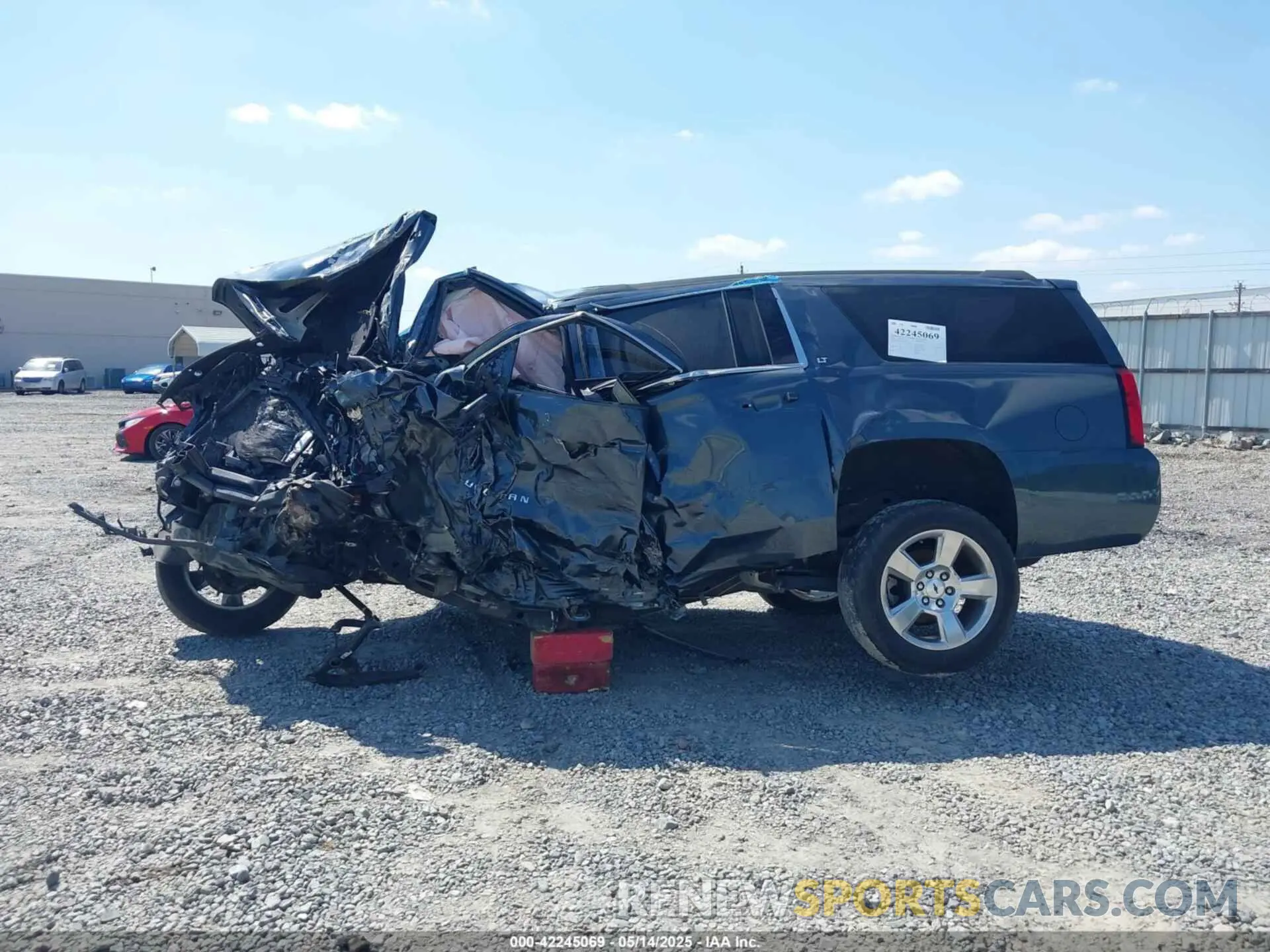 14 Photograph of a damaged car 1GNSKHKC1LR101094 CHEVROLET SUBURBAN 2020
