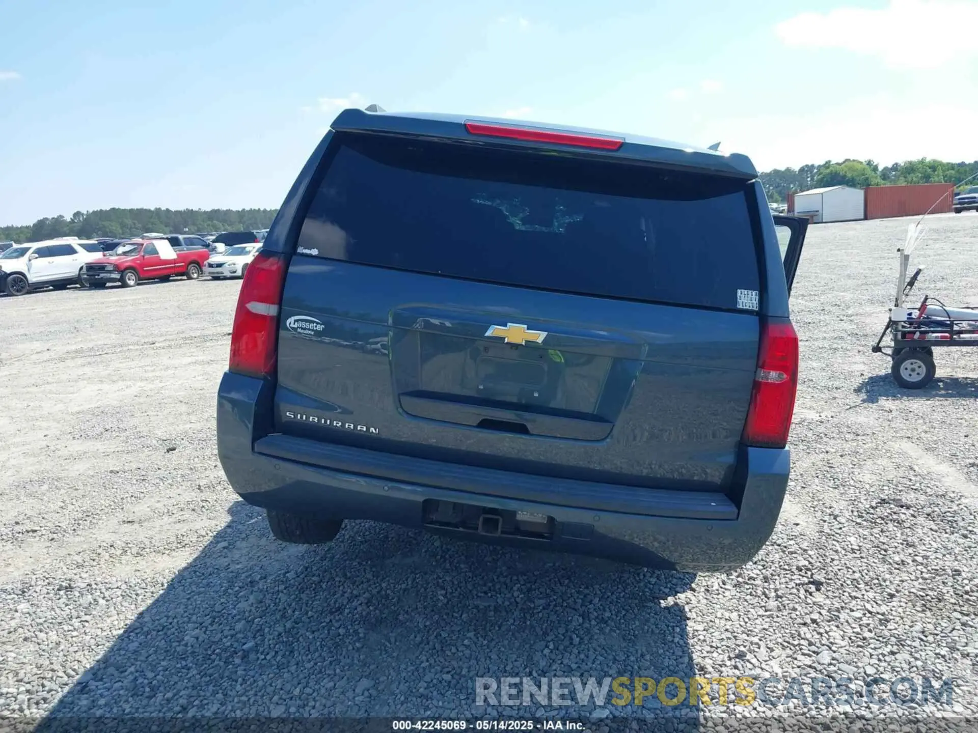 16 Photograph of a damaged car 1GNSKHKC1LR101094 CHEVROLET SUBURBAN 2020
