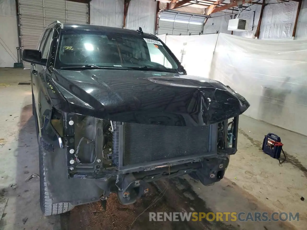 5 Photograph of a damaged car 1GNSKHKC1LR149355 CHEVROLET SUBURBAN 2020