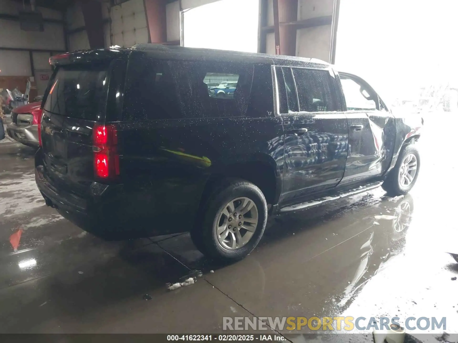 4 Photograph of a damaged car 1GNSKHKC2LR111388 CHEVROLET SUBURBAN 2020