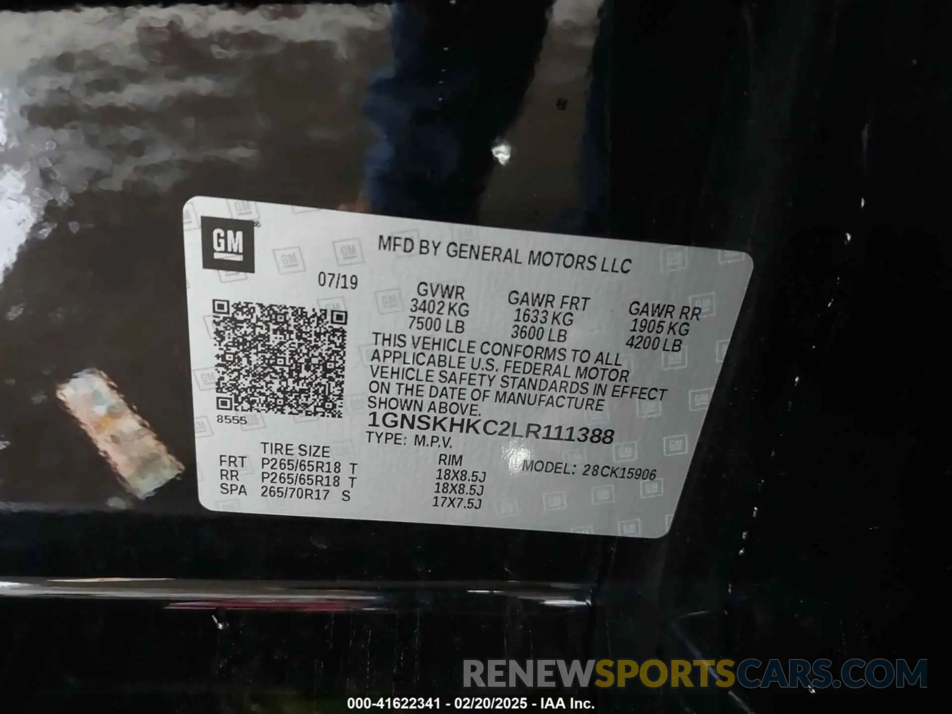 9 Photograph of a damaged car 1GNSKHKC2LR111388 CHEVROLET SUBURBAN 2020