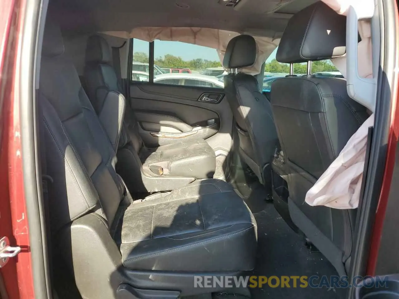 11 Photograph of a damaged car 1GNSKHKC2LR126134 CHEVROLET SUBURBAN 2020