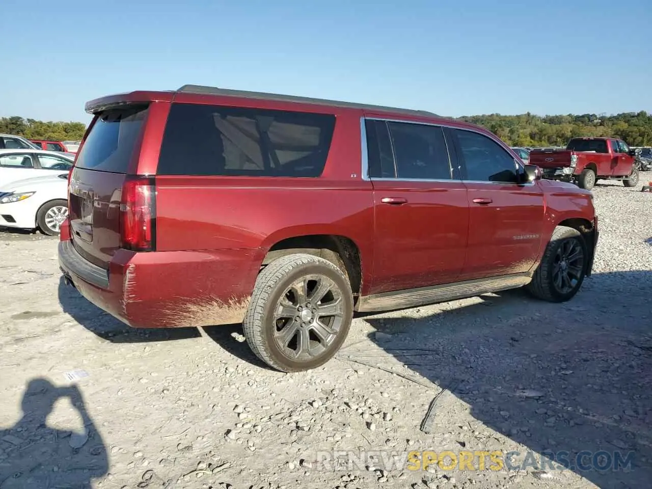 3 Photograph of a damaged car 1GNSKHKC2LR126134 CHEVROLET SUBURBAN 2020