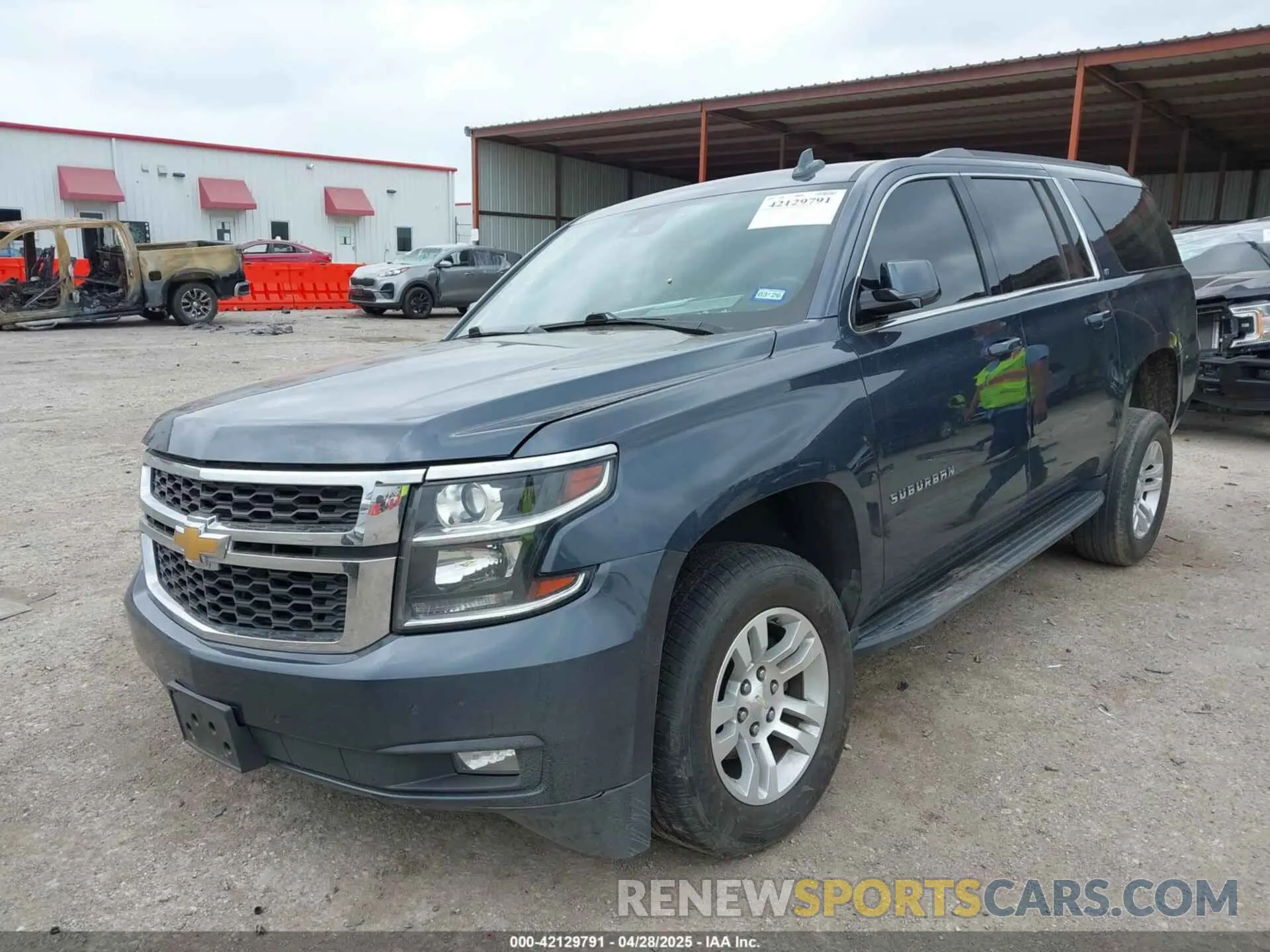 2 Photograph of a damaged car 1GNSKHKC2LR259315 CHEVROLET SUBURBAN 2020