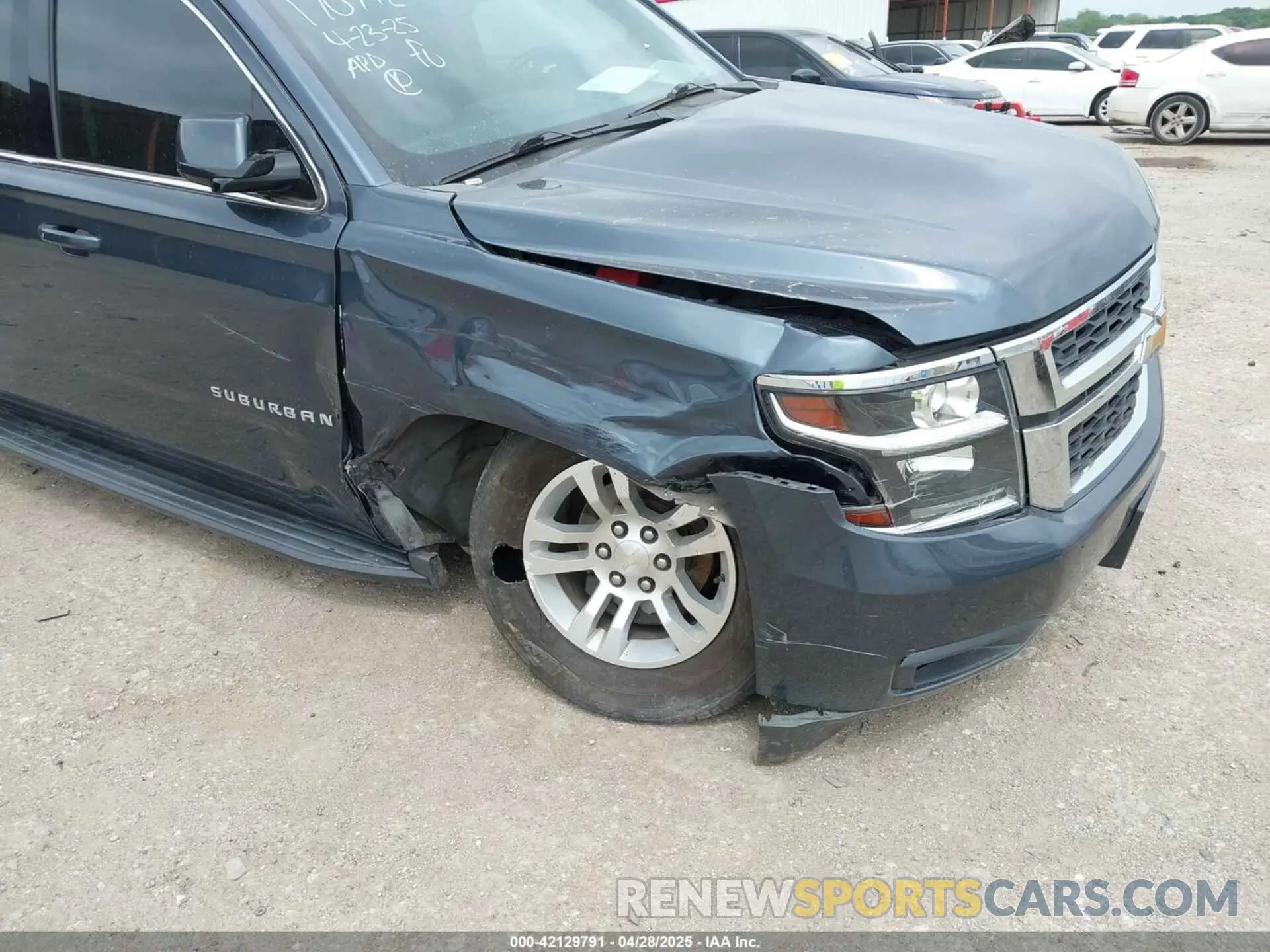 6 Photograph of a damaged car 1GNSKHKC2LR259315 CHEVROLET SUBURBAN 2020