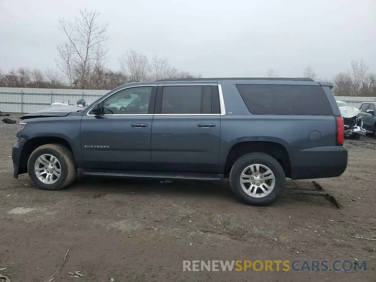 2 Photograph of a damaged car 1GNSKHKC3LR110394 CHEVROLET SUBURBAN 2020