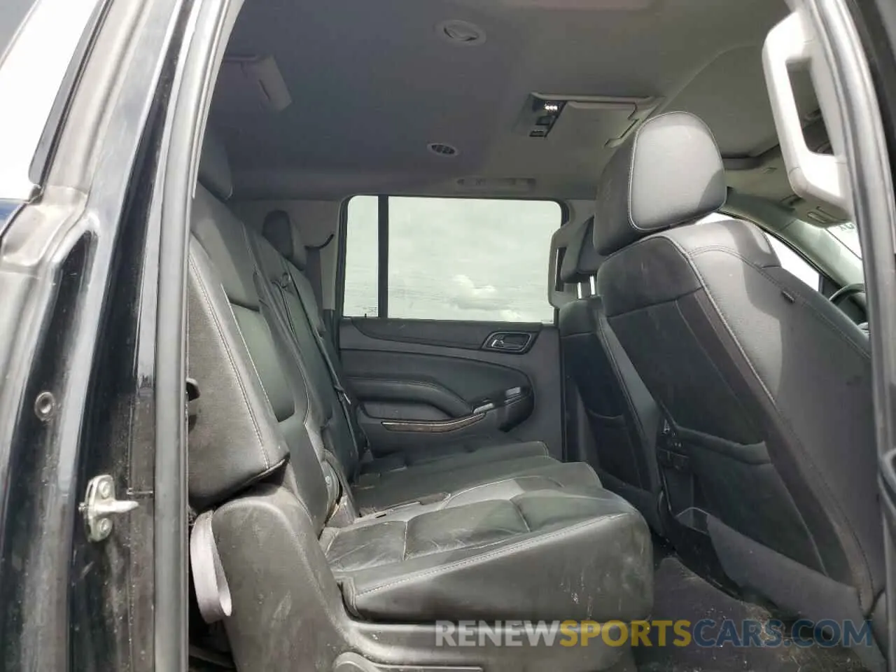 11 Photograph of a damaged car 1GNSKHKC3LR159188 CHEVROLET SUBURBAN 2020