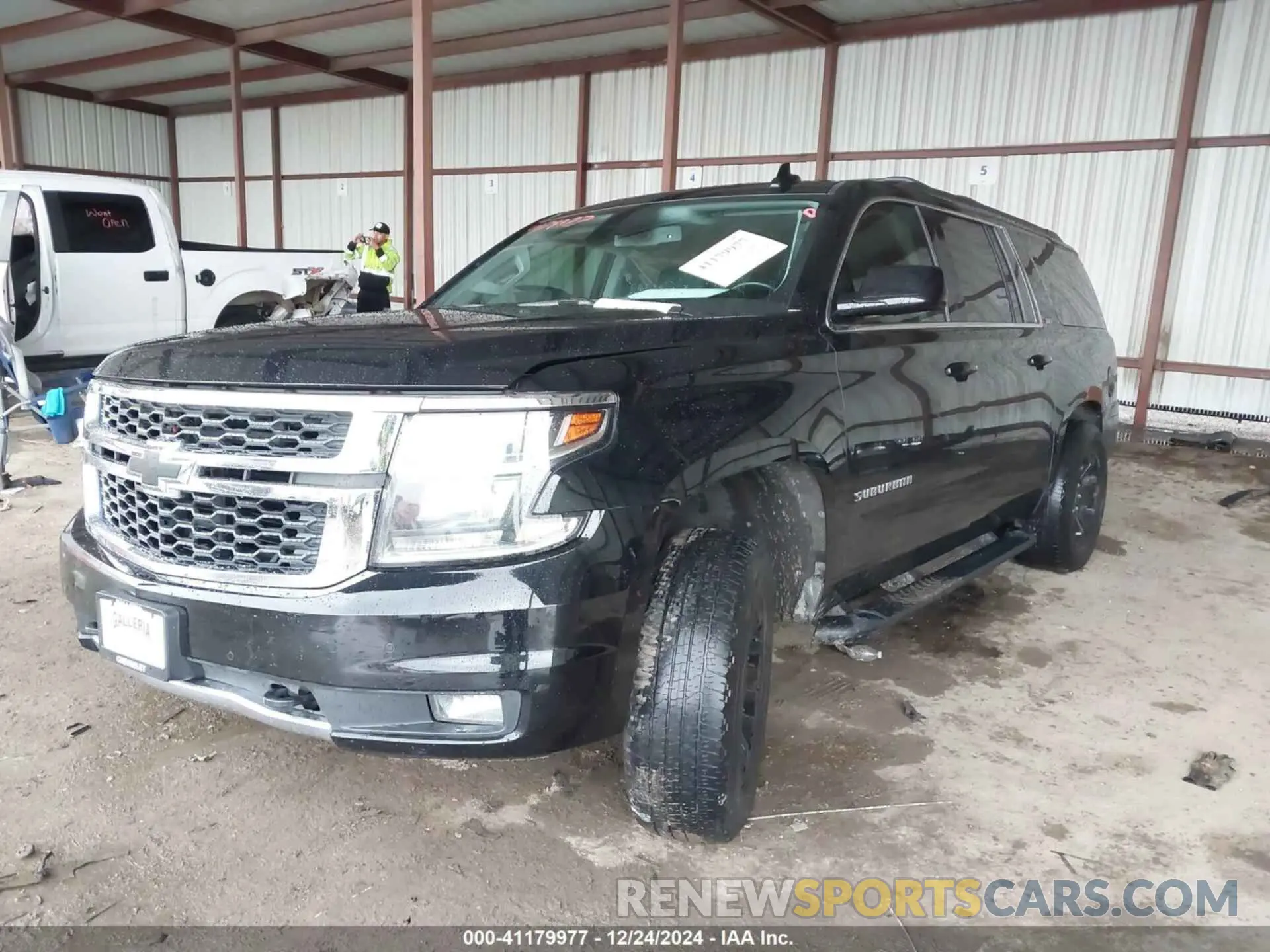 2 Photograph of a damaged car 1GNSKHKC4LR304237 CHEVROLET SUBURBAN 2020