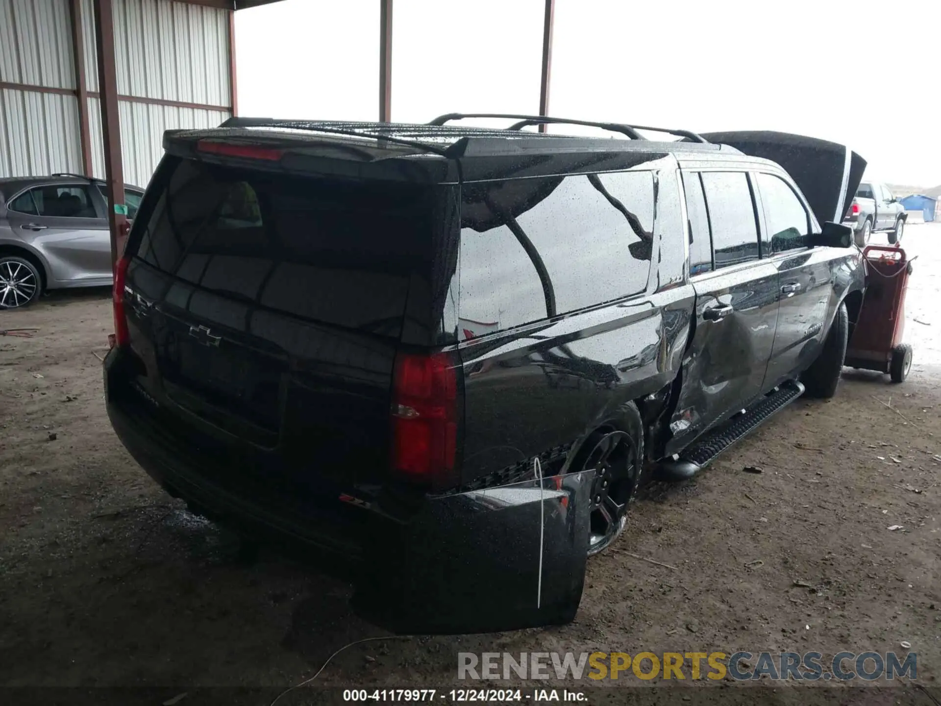 4 Photograph of a damaged car 1GNSKHKC4LR304237 CHEVROLET SUBURBAN 2020
