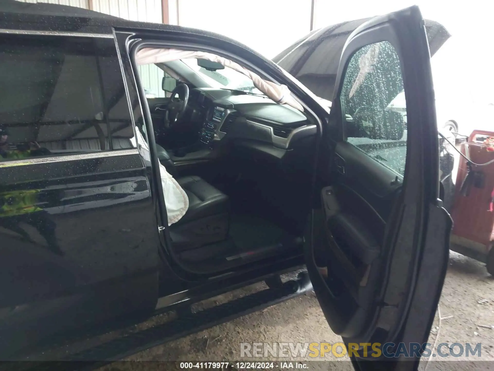 5 Photograph of a damaged car 1GNSKHKC4LR304237 CHEVROLET SUBURBAN 2020