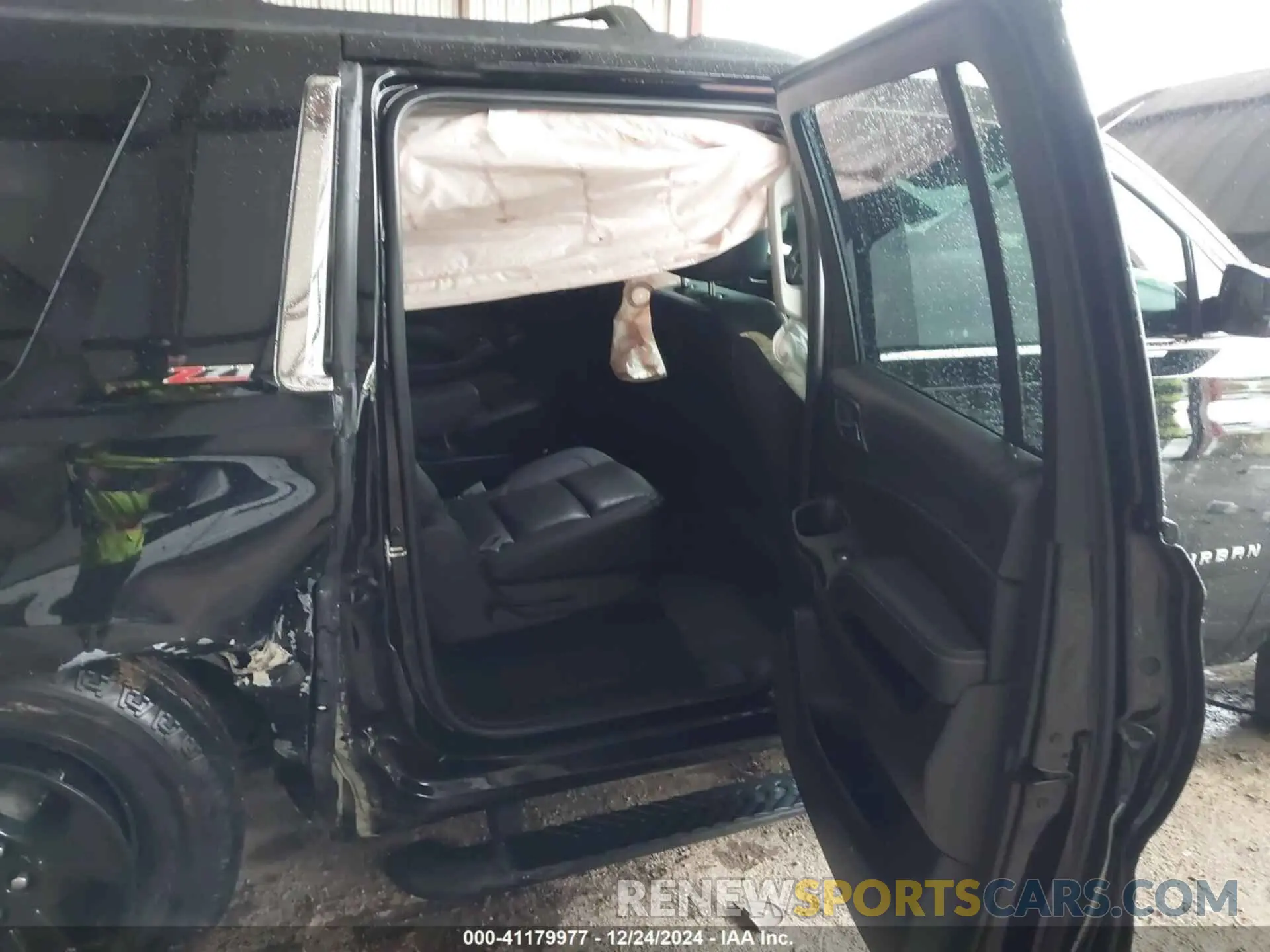 8 Photograph of a damaged car 1GNSKHKC4LR304237 CHEVROLET SUBURBAN 2020