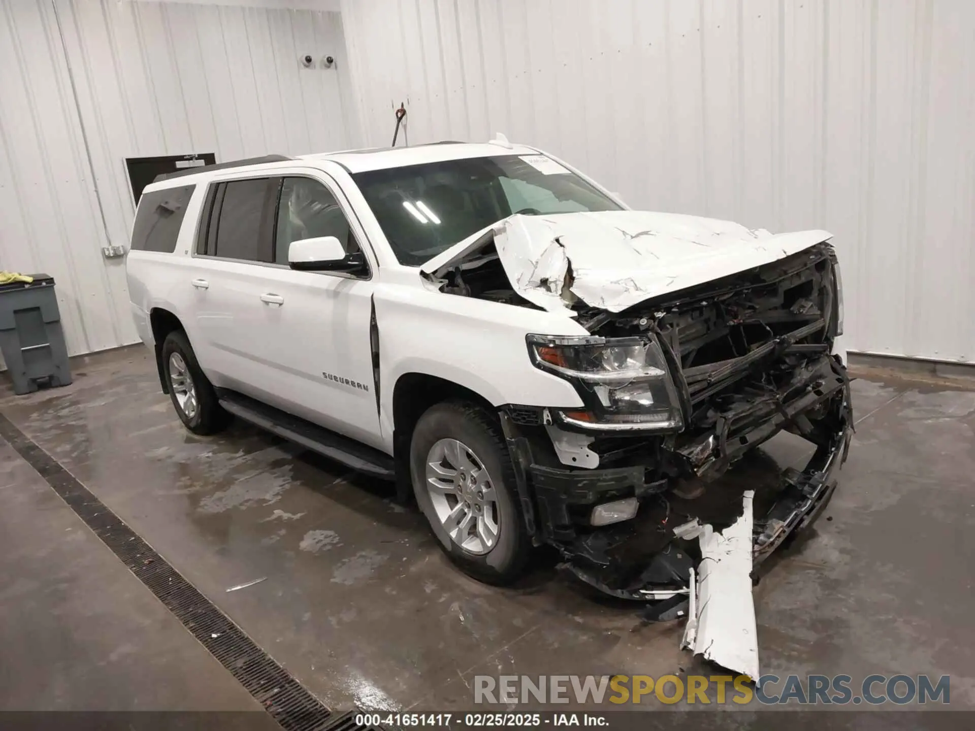 1 Photograph of a damaged car 1GNSKHKC5LR108971 CHEVROLET SUBURBAN 2020