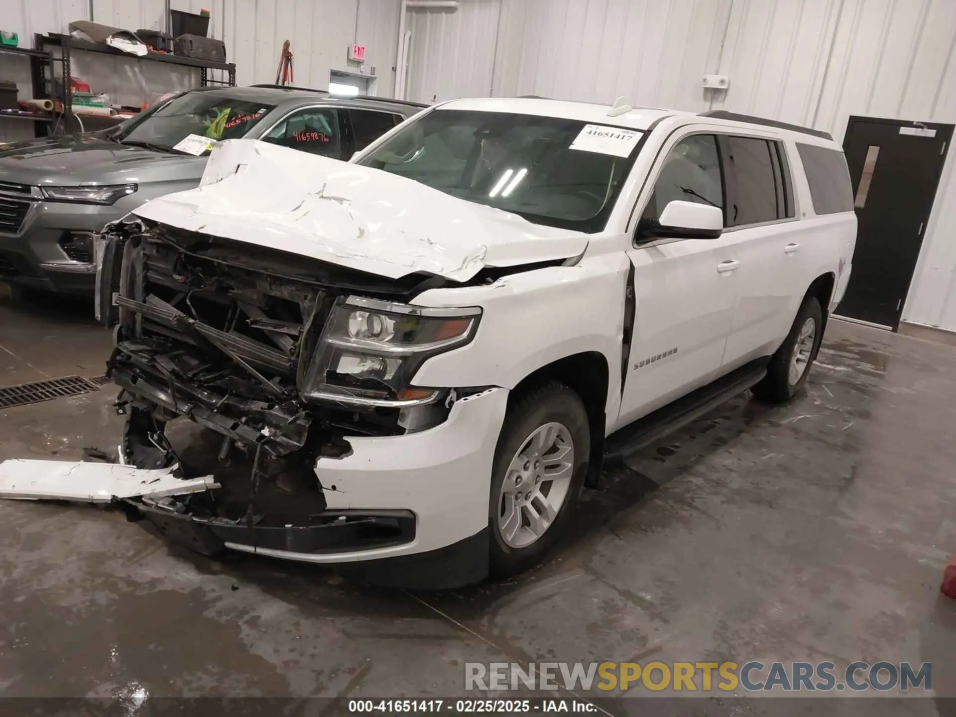 2 Photograph of a damaged car 1GNSKHKC5LR108971 CHEVROLET SUBURBAN 2020