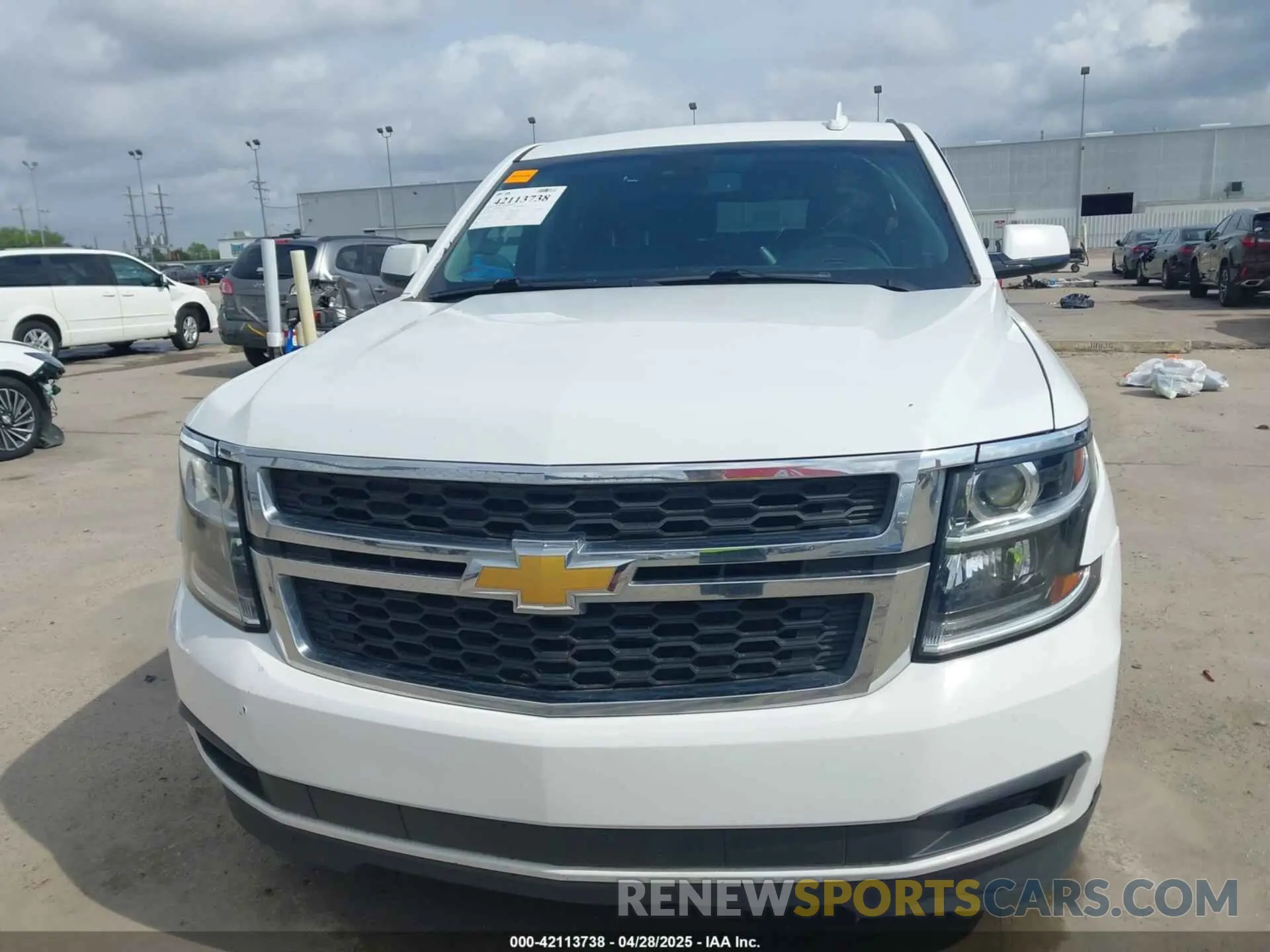 12 Photograph of a damaged car 1GNSKHKC5LR273483 CHEVROLET SUBURBAN 2020