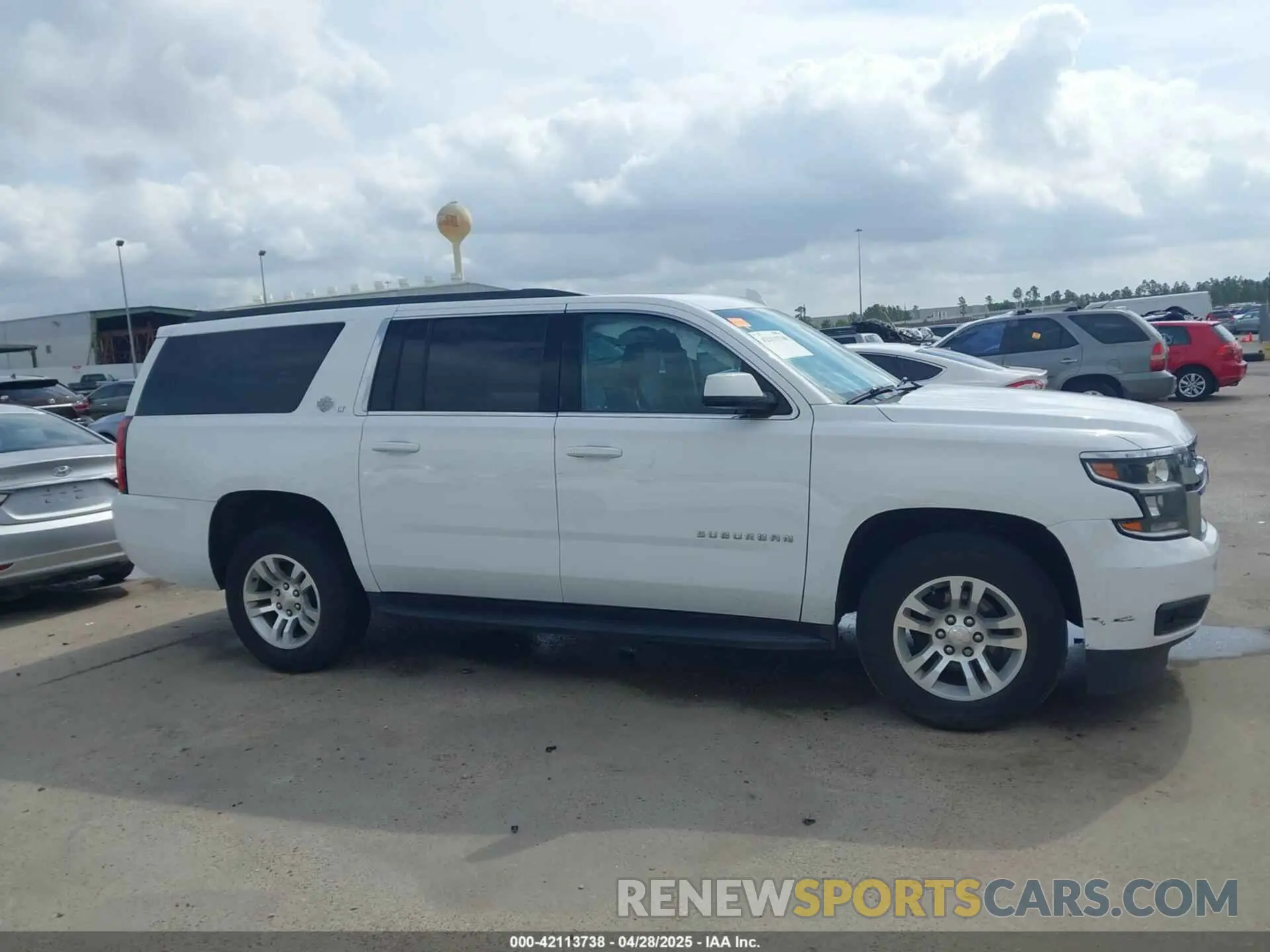 13 Photograph of a damaged car 1GNSKHKC5LR273483 CHEVROLET SUBURBAN 2020