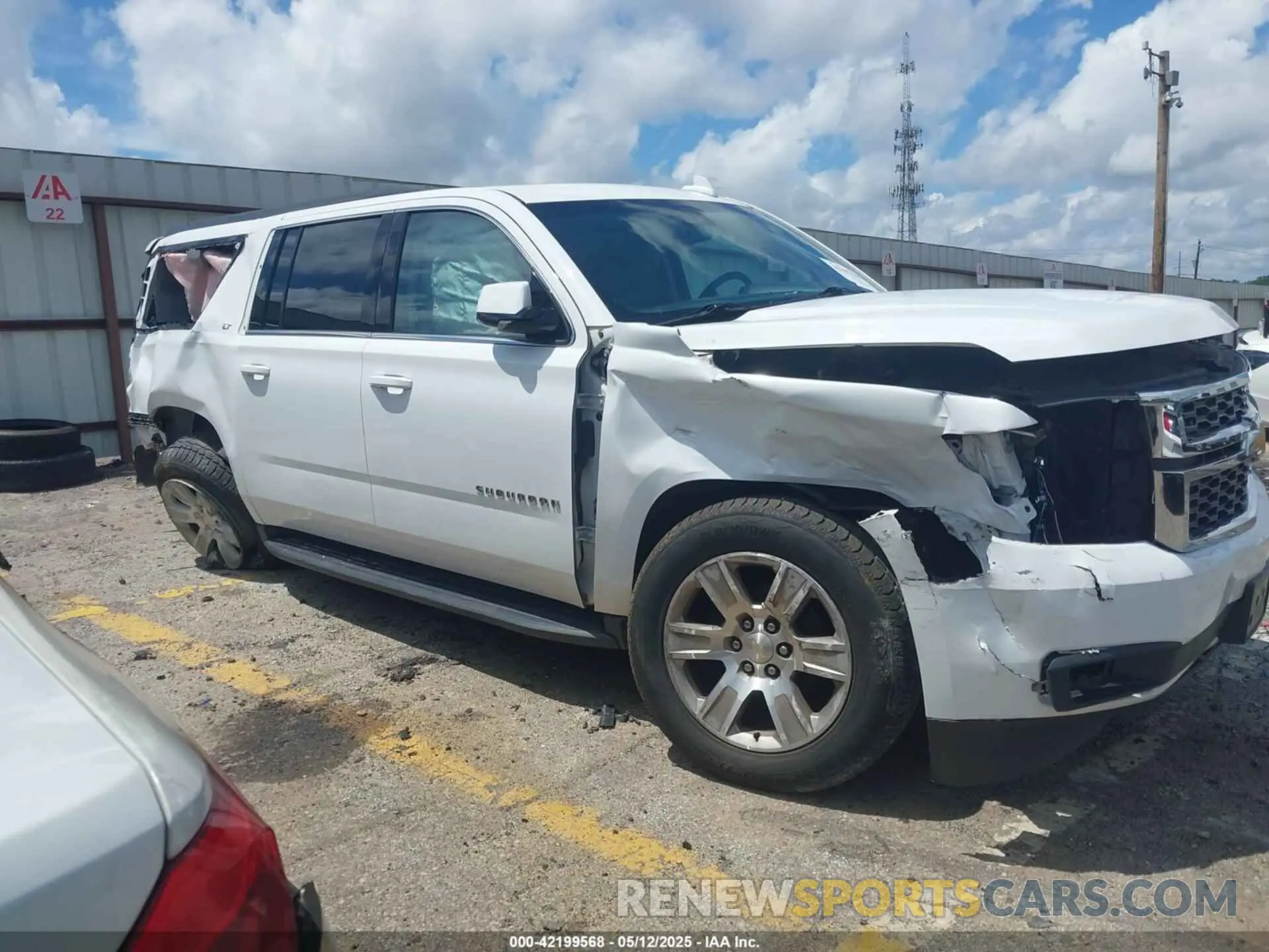 13 Photograph of a damaged car 1GNSKHKC5LR275783 CHEVROLET SUBURBAN 2020