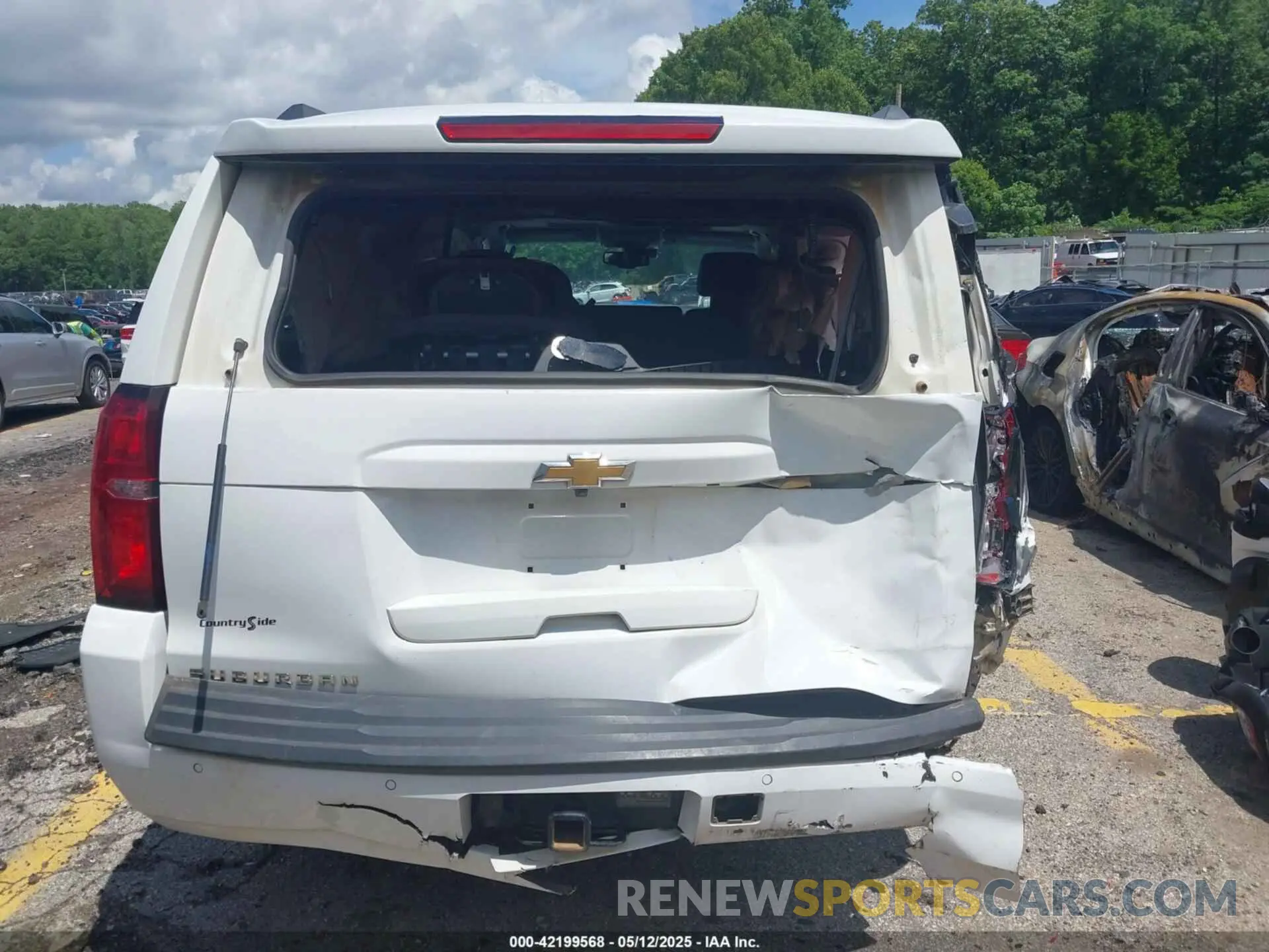 16 Photograph of a damaged car 1GNSKHKC5LR275783 CHEVROLET SUBURBAN 2020