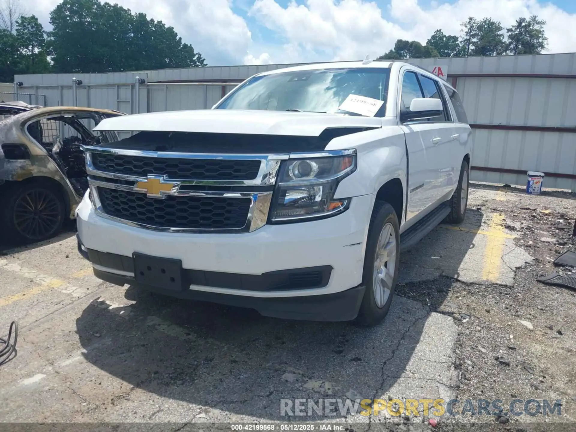 2 Photograph of a damaged car 1GNSKHKC5LR275783 CHEVROLET SUBURBAN 2020
