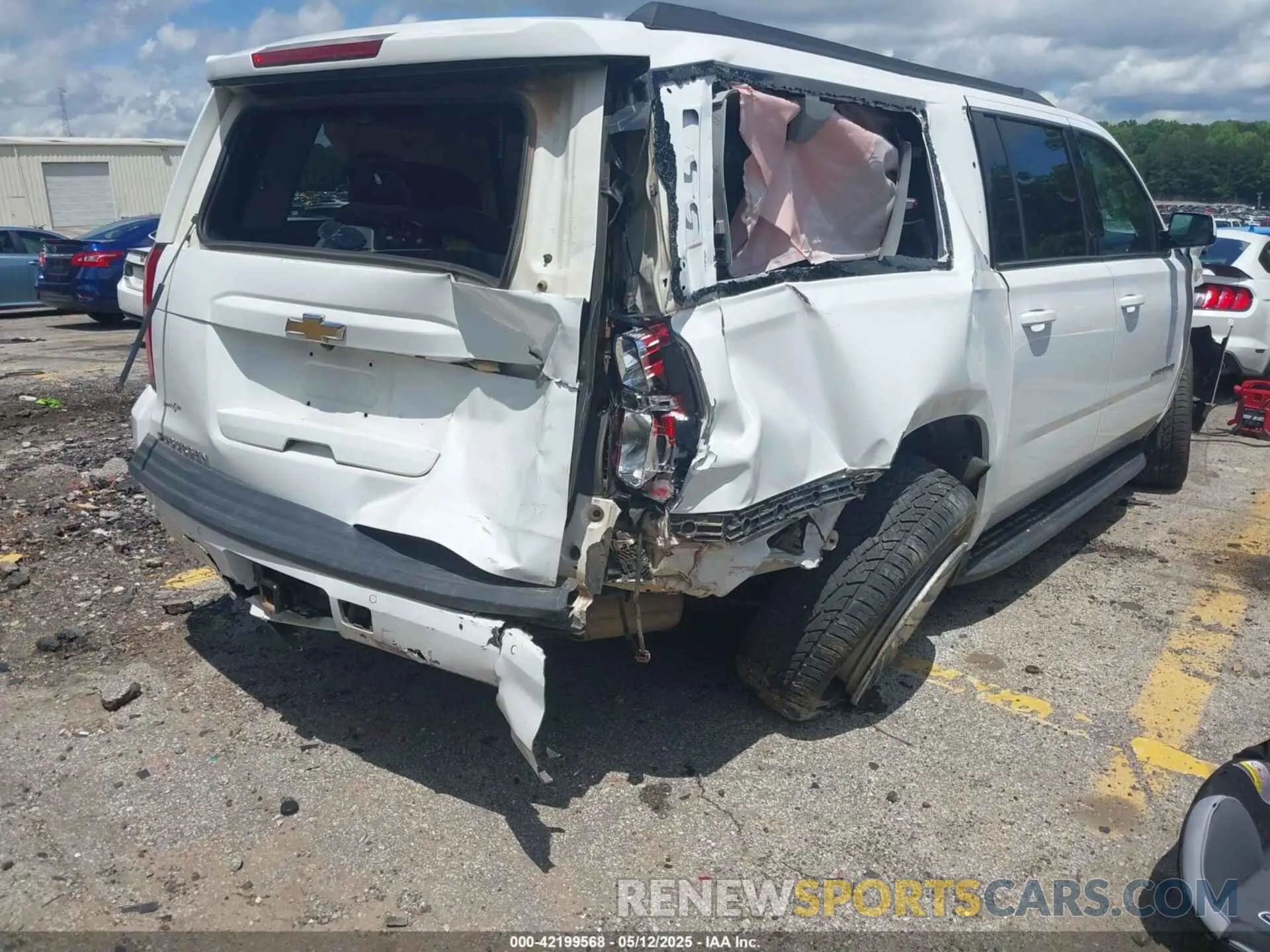 4 Photograph of a damaged car 1GNSKHKC5LR275783 CHEVROLET SUBURBAN 2020
