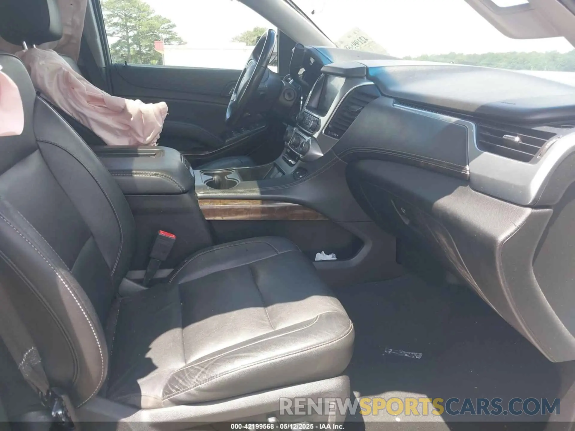 5 Photograph of a damaged car 1GNSKHKC5LR275783 CHEVROLET SUBURBAN 2020