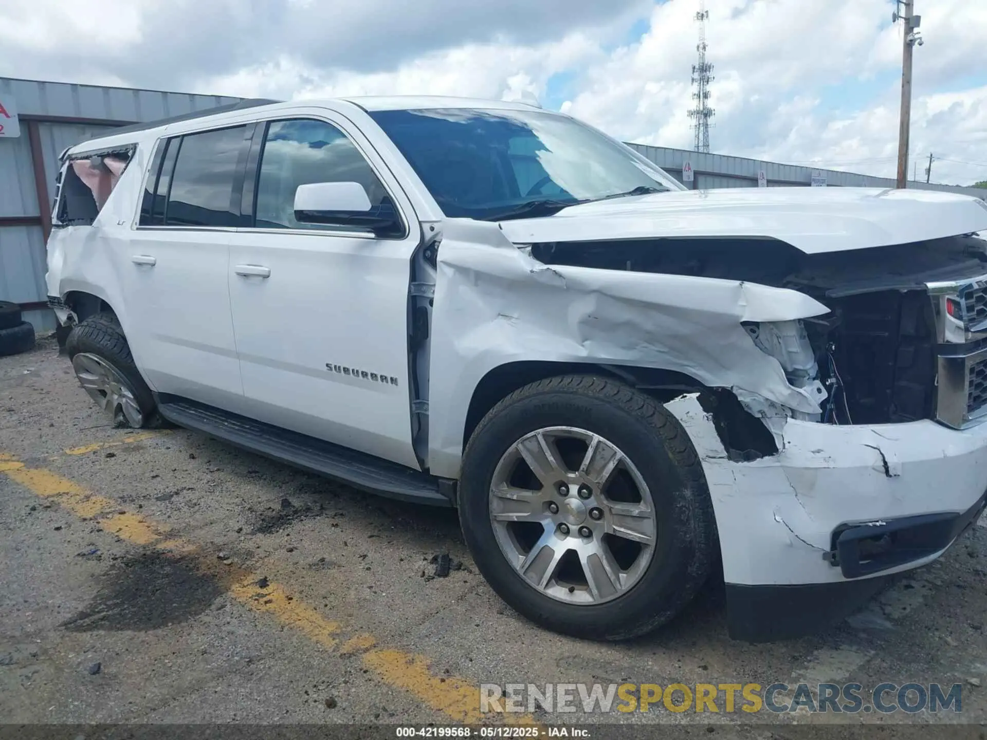 6 Photograph of a damaged car 1GNSKHKC5LR275783 CHEVROLET SUBURBAN 2020