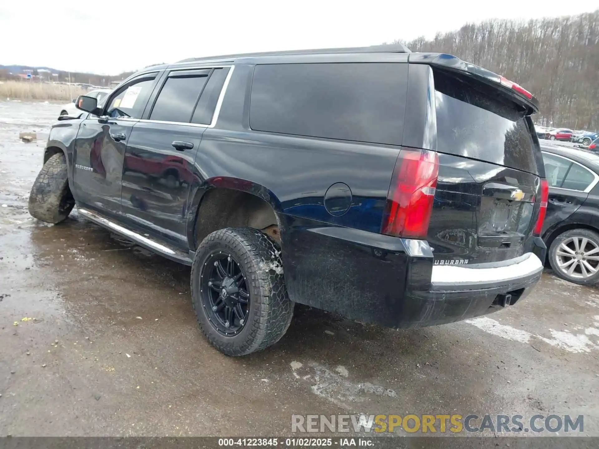 3 Photograph of a damaged car 1GNSKHKC5LR304201 CHEVROLET SUBURBAN 2020