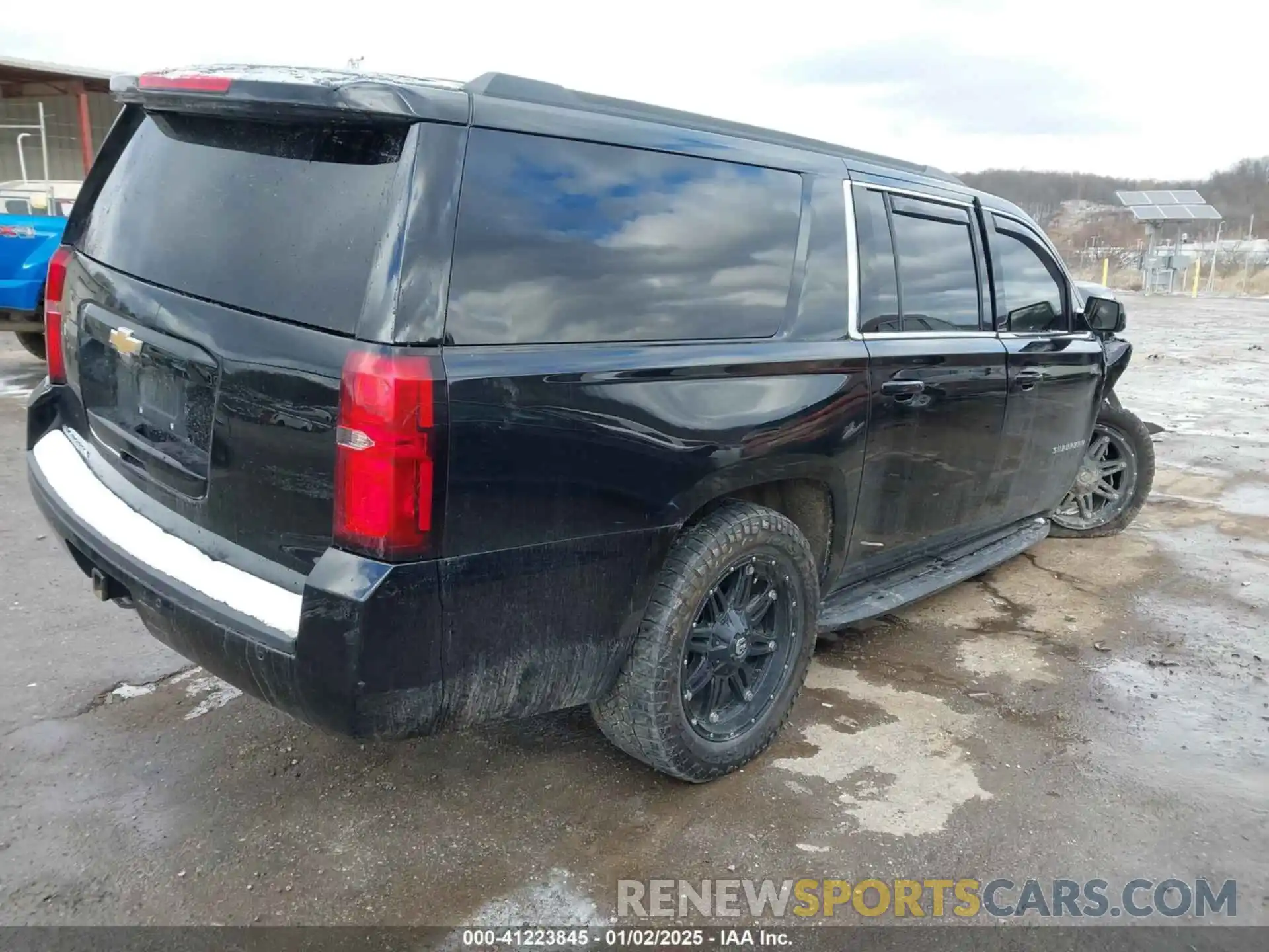 4 Photograph of a damaged car 1GNSKHKC5LR304201 CHEVROLET SUBURBAN 2020