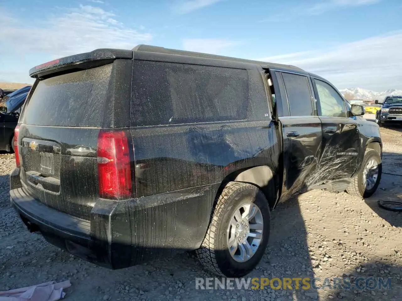 3 Photograph of a damaged car 1GNSKHKC6LR153840 CHEVROLET SUBURBAN 2020