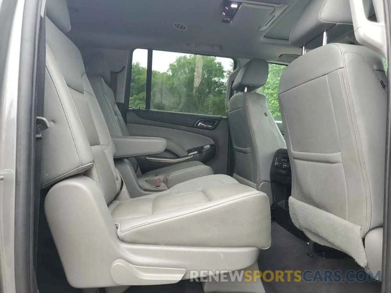 11 Photograph of a damaged car 1GNSKHKC6LR154230 CHEVROLET SUBURBAN 2020