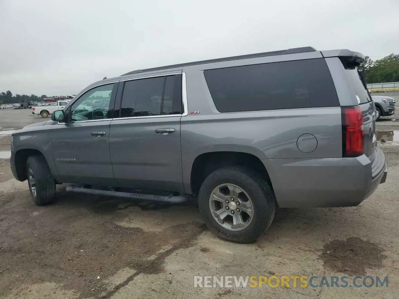 2 Photograph of a damaged car 1GNSKHKC6LR154230 CHEVROLET SUBURBAN 2020