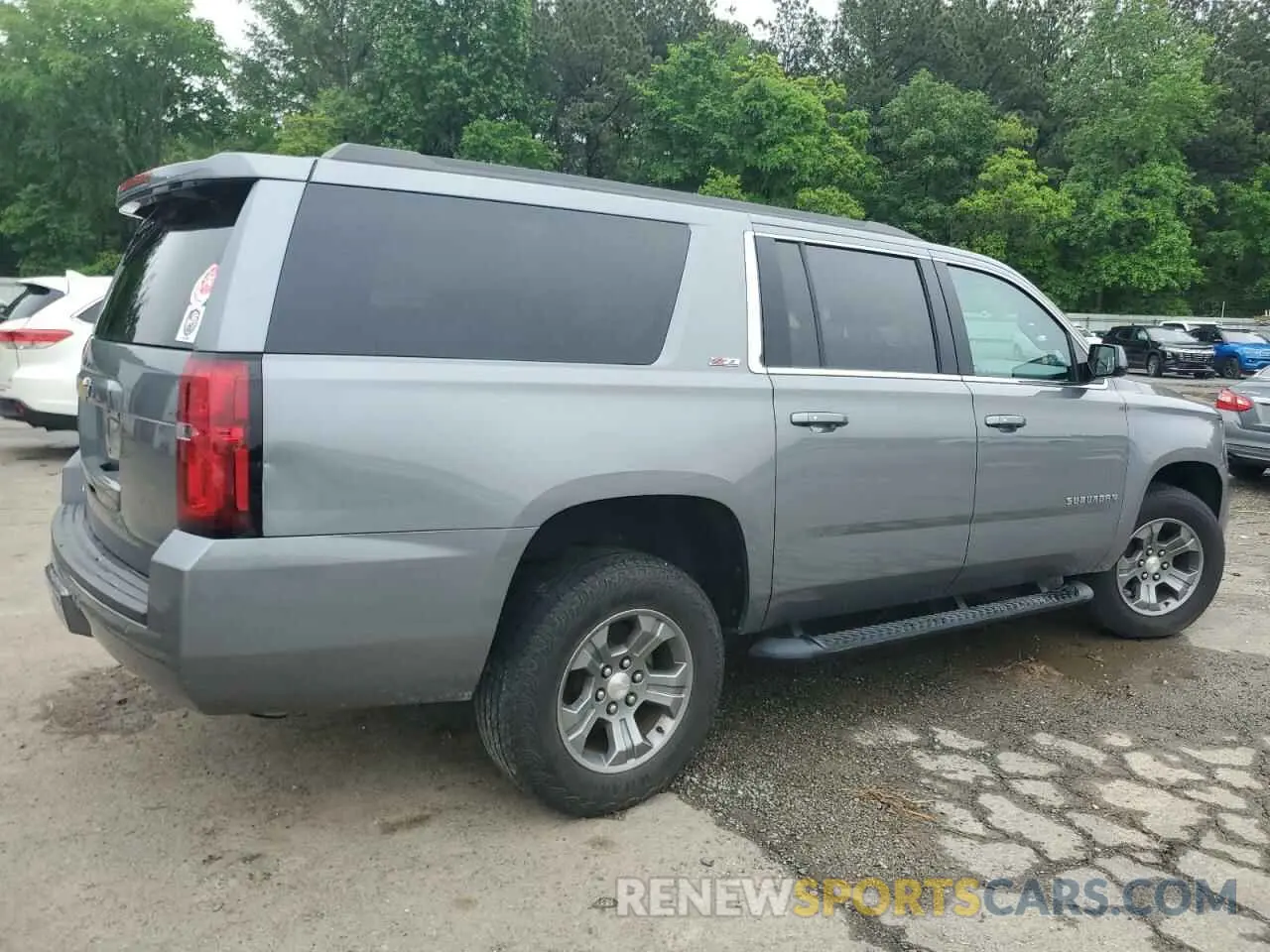 3 Photograph of a damaged car 1GNSKHKC6LR154230 CHEVROLET SUBURBAN 2020
