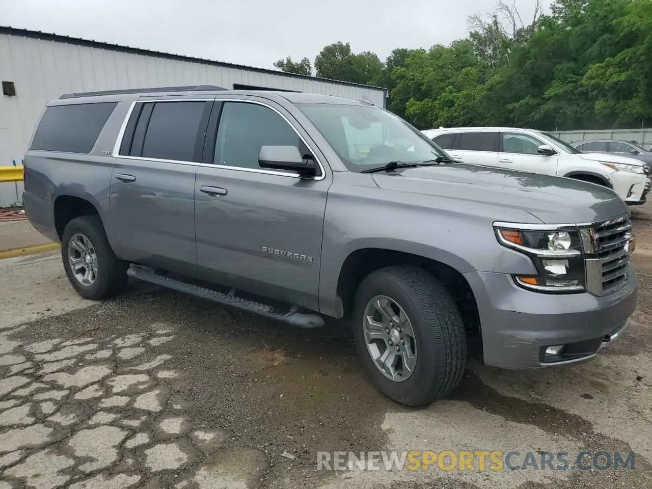 4 Photograph of a damaged car 1GNSKHKC6LR154230 CHEVROLET SUBURBAN 2020