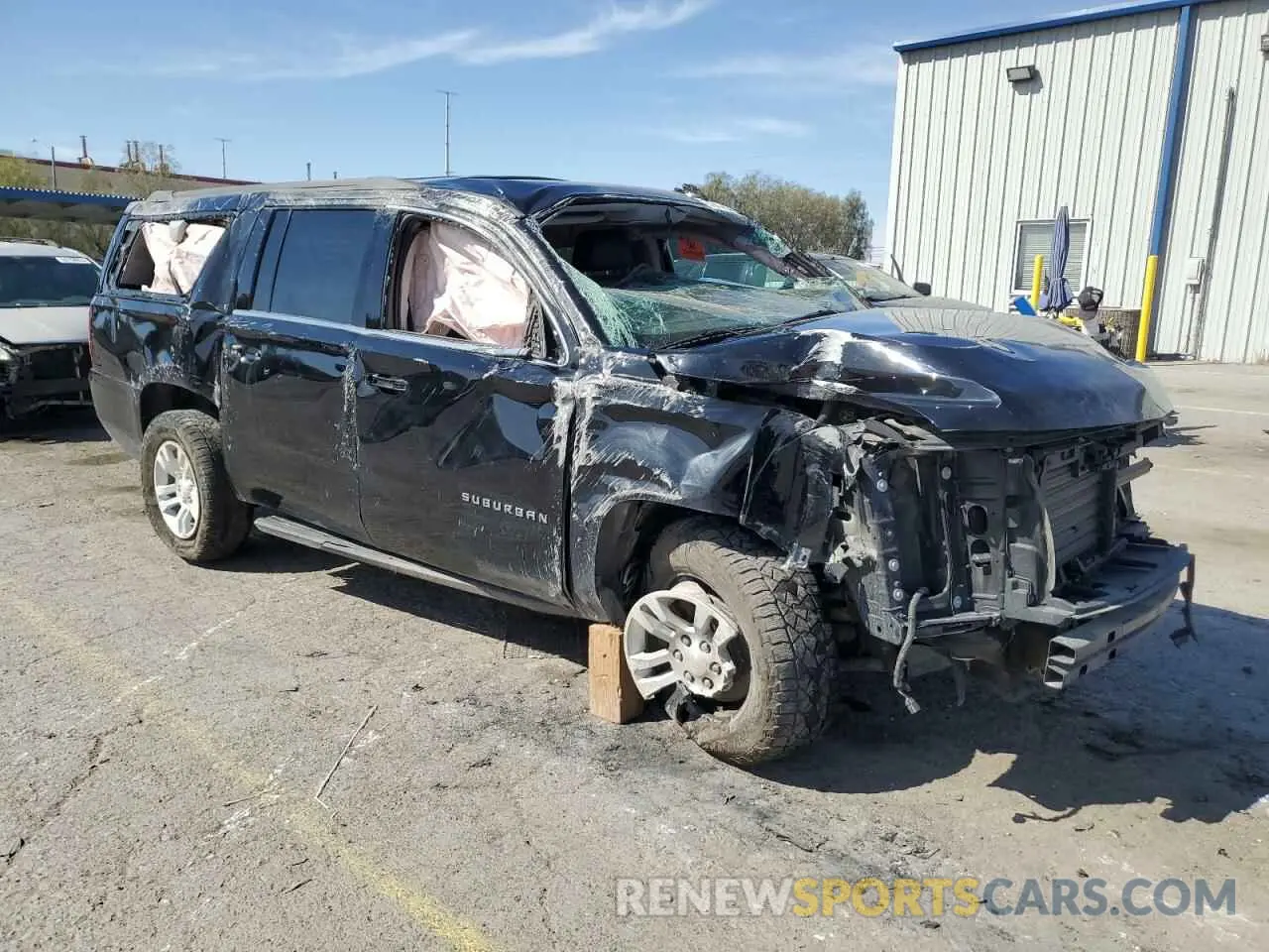 4 Photograph of a damaged car 1GNSKHKC6LR261553 CHEVROLET SUBURBAN 2020