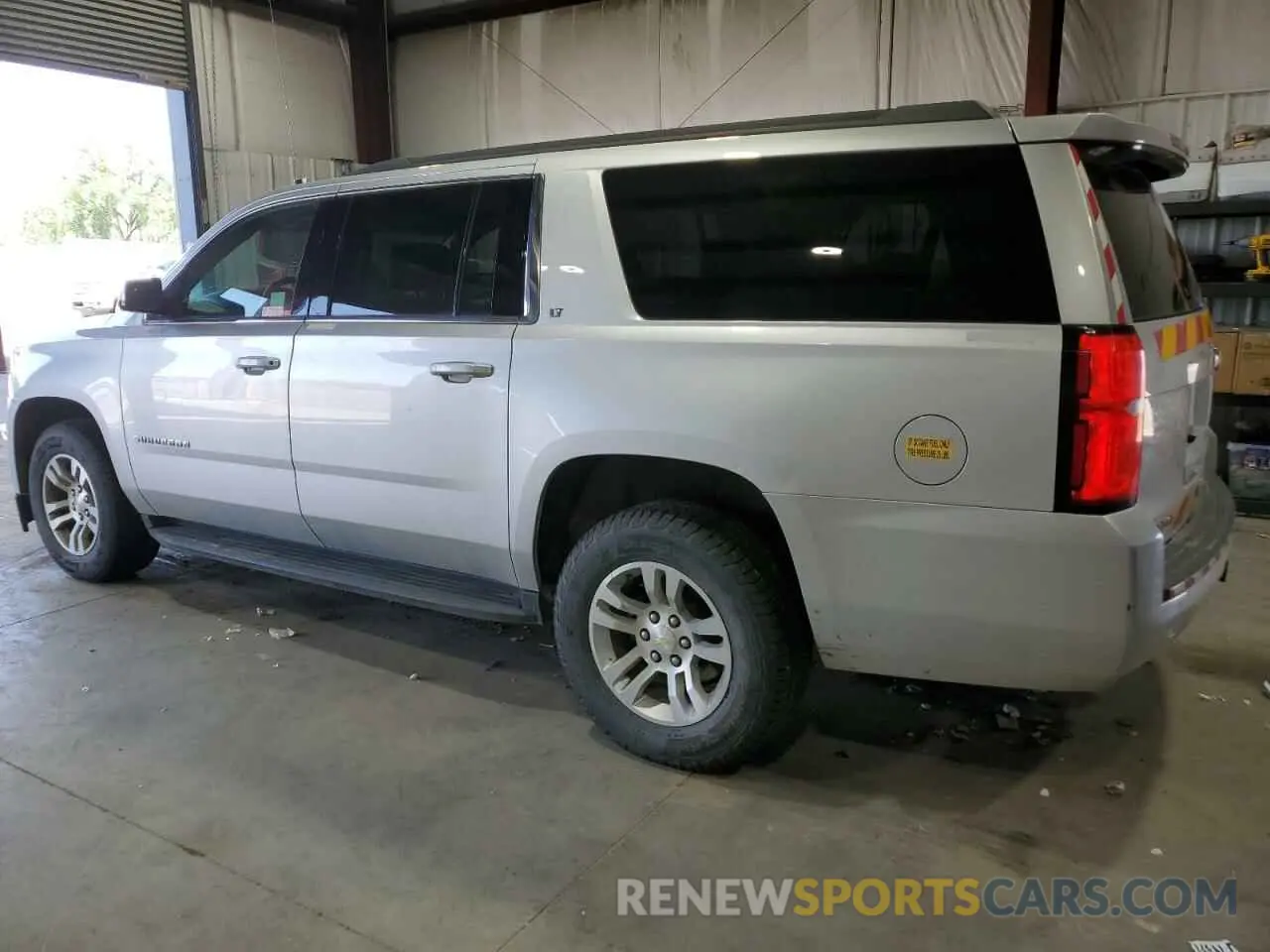 2 Photograph of a damaged car 1GNSKHKC6LR274514 CHEVROLET SUBURBAN 2020