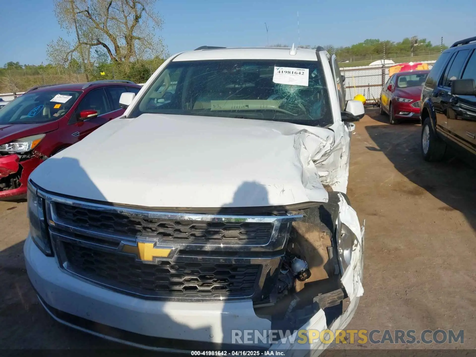 11 Photograph of a damaged car 1GNSKHKC7LR125223 CHEVROLET SUBURBAN 2020