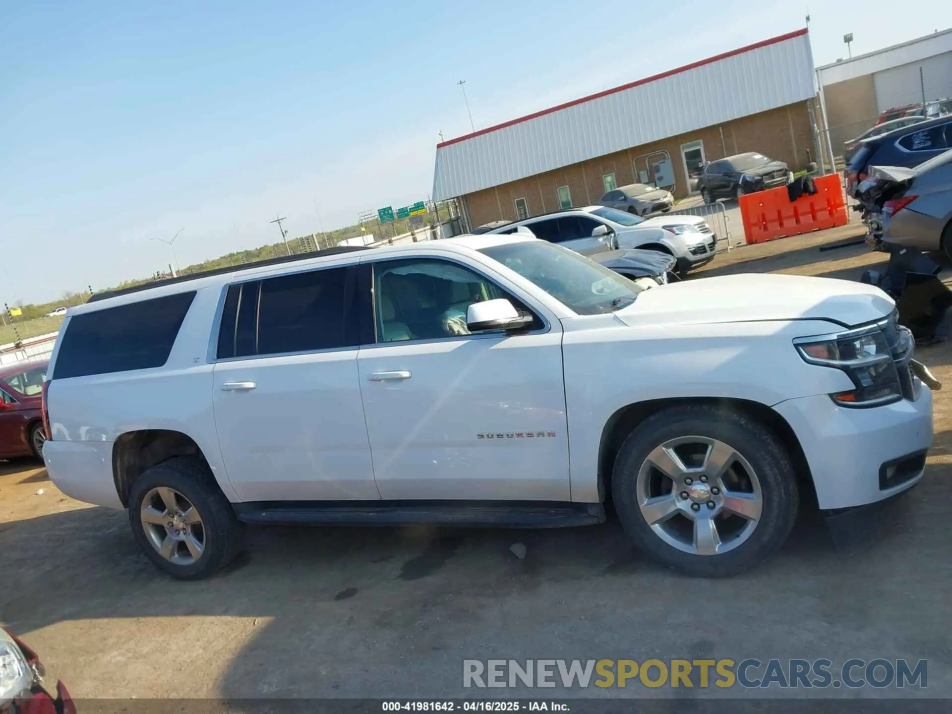 12 Photograph of a damaged car 1GNSKHKC7LR125223 CHEVROLET SUBURBAN 2020