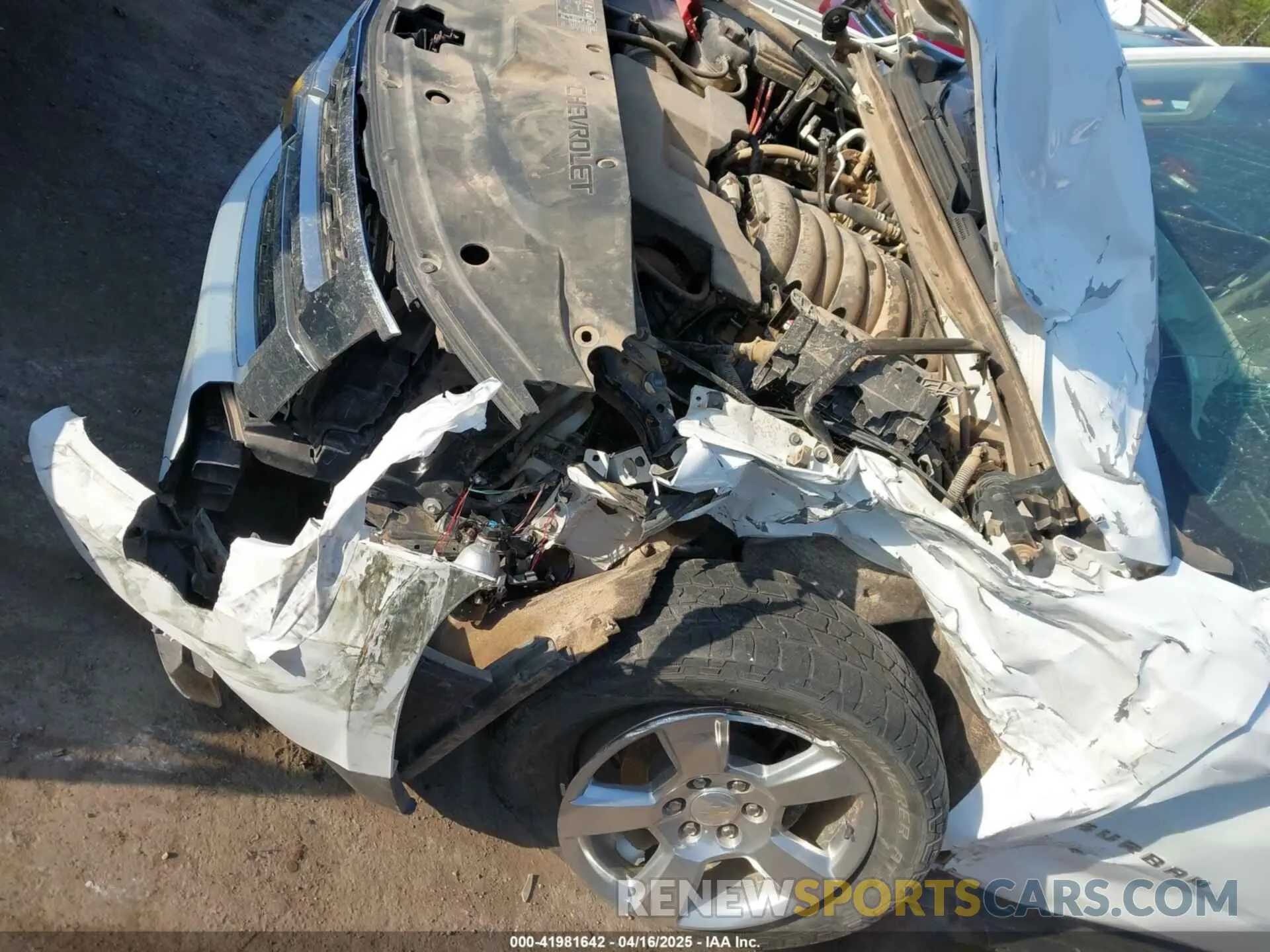 6 Photograph of a damaged car 1GNSKHKC7LR125223 CHEVROLET SUBURBAN 2020