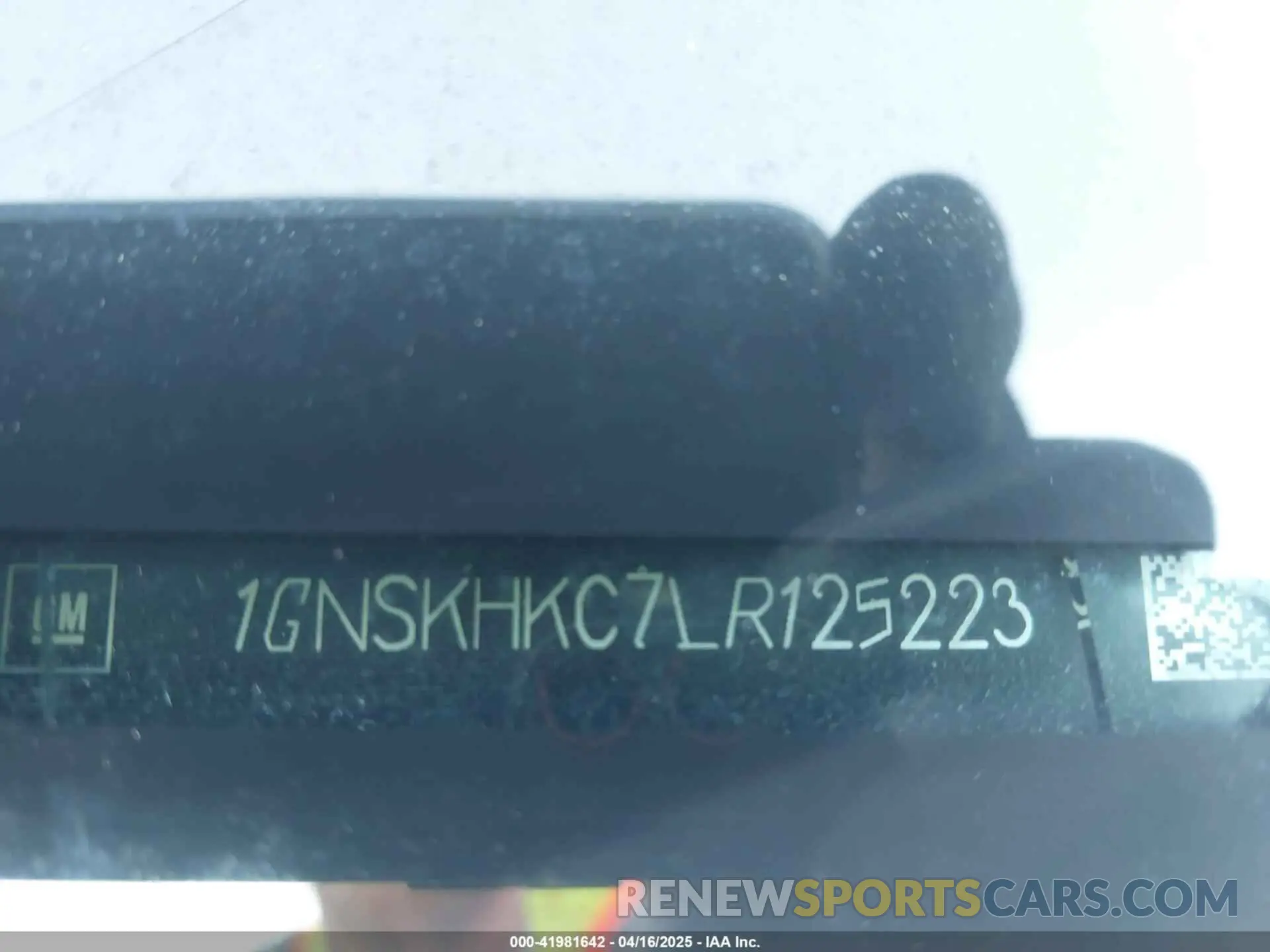 9 Photograph of a damaged car 1GNSKHKC7LR125223 CHEVROLET SUBURBAN 2020