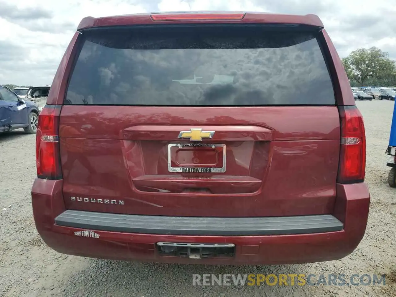 6 Photograph of a damaged car 1GNSKHKC7LR170324 CHEVROLET SUBURBAN 2020