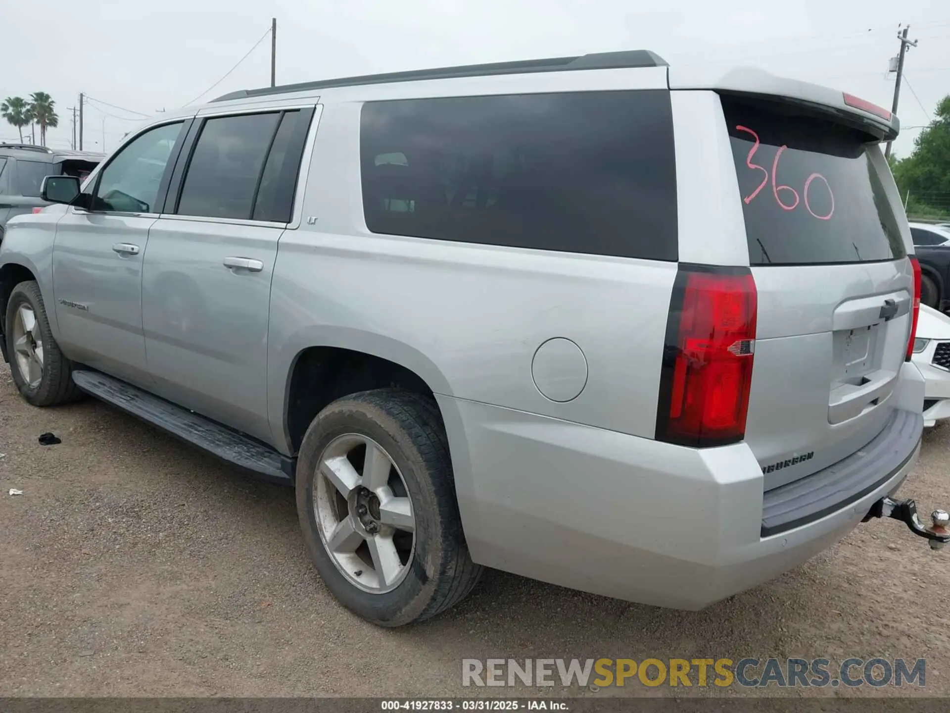 3 Photograph of a damaged car 1GNSKHKC7LR246446 CHEVROLET SUBURBAN 2020