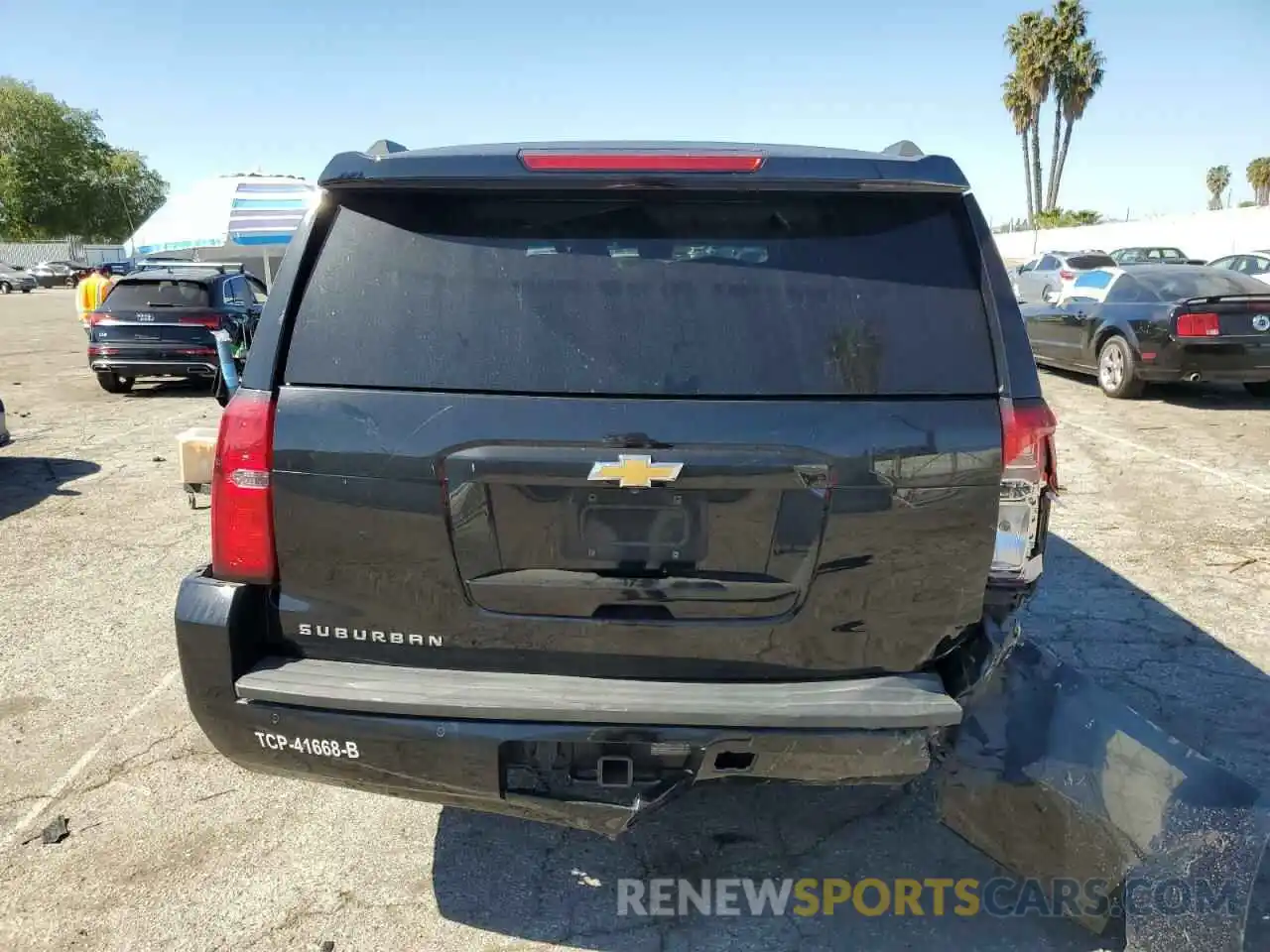 6 Photograph of a damaged car 1GNSKHKC7LR285084 CHEVROLET SUBURBAN 2020