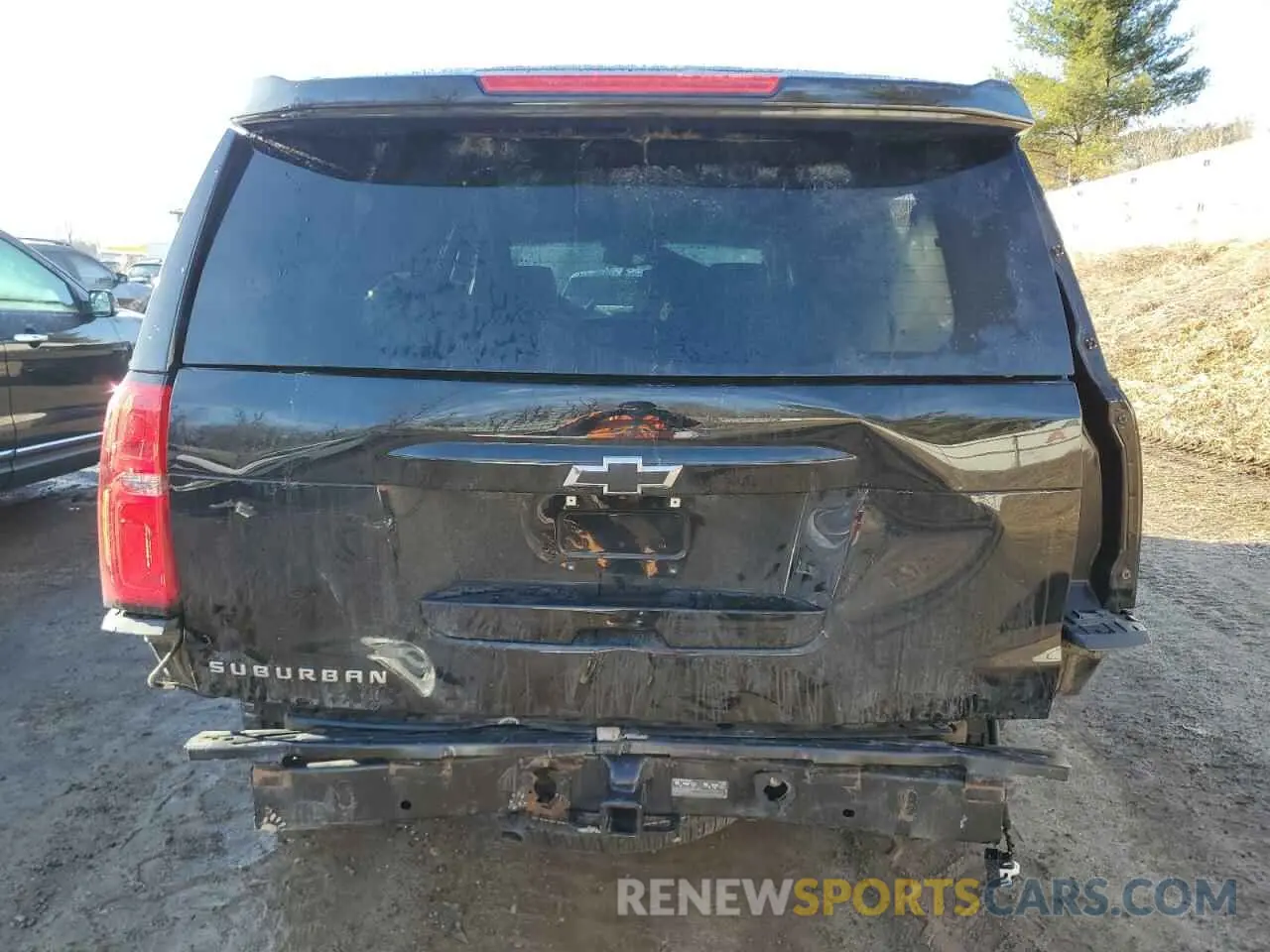 6 Photograph of a damaged car 1GNSKHKC8LR132830 CHEVROLET SUBURBAN 2020