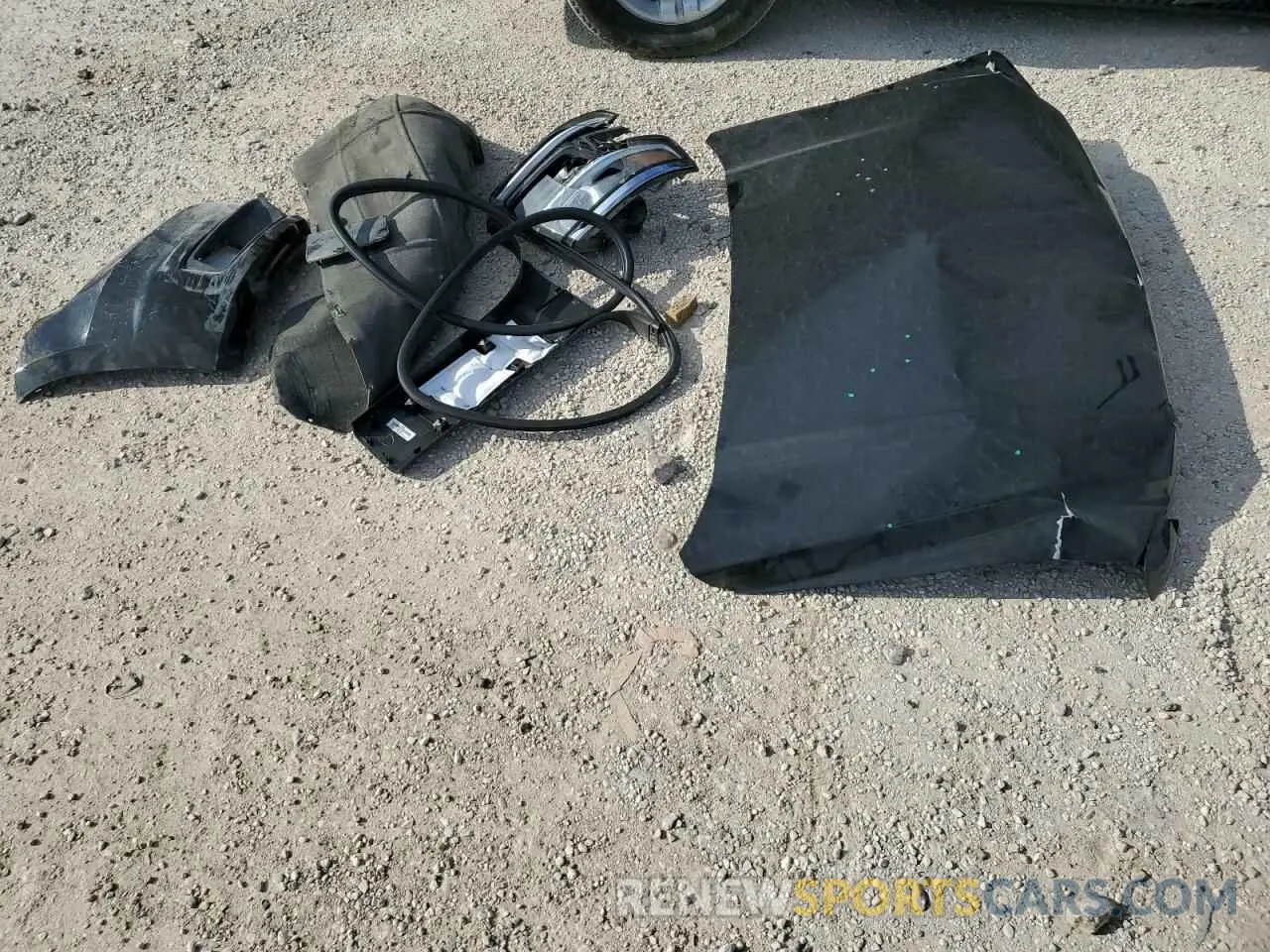 13 Photograph of a damaged car 1GNSKHKC9LR102624 CHEVROLET SUBURBAN 2020