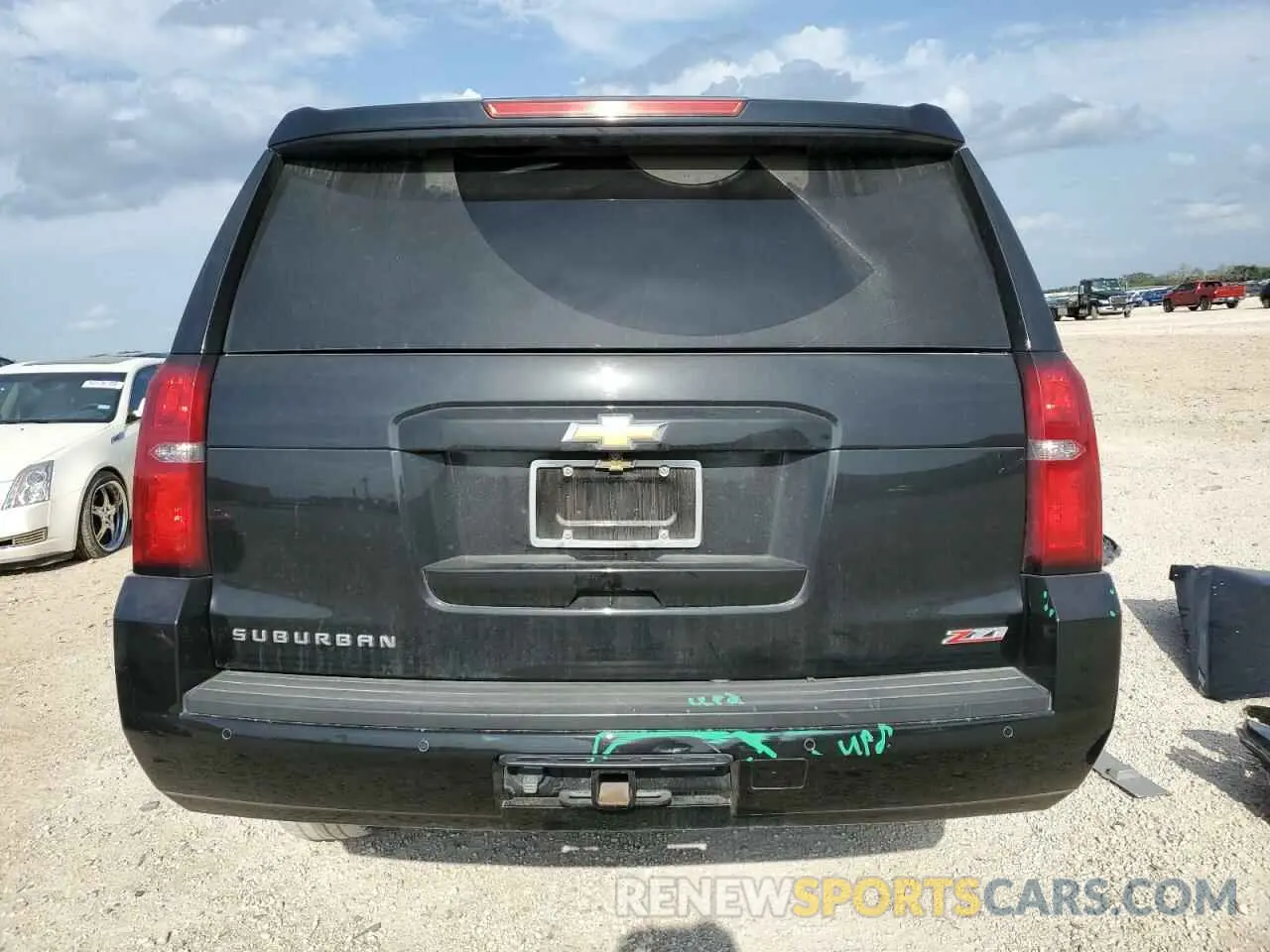 6 Photograph of a damaged car 1GNSKHKC9LR102624 CHEVROLET SUBURBAN 2020