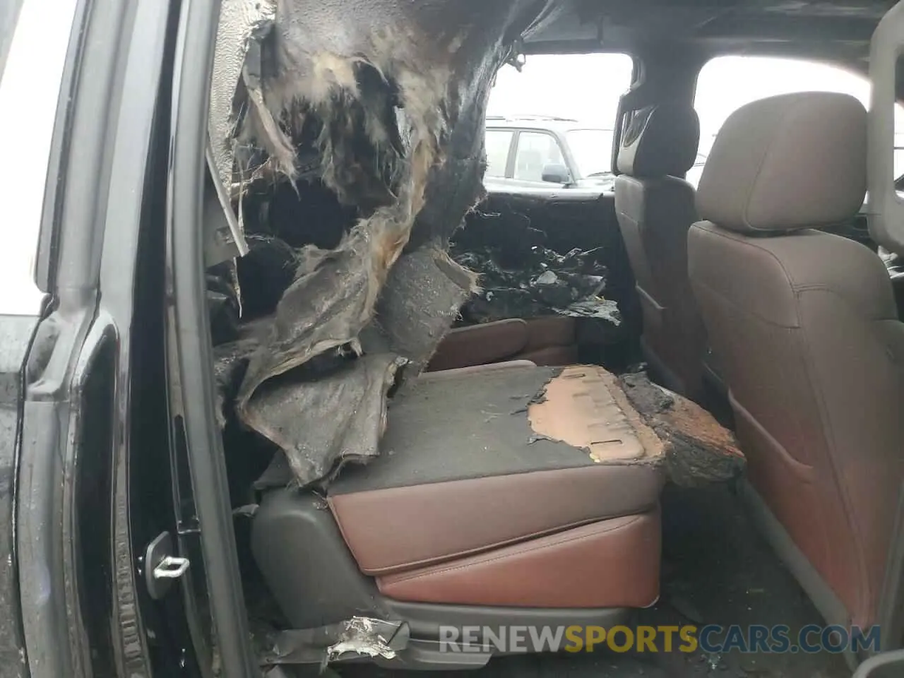 11 Photograph of a damaged car 1GNSKJKJ0LR287376 CHEVROLET SUBURBAN 2020