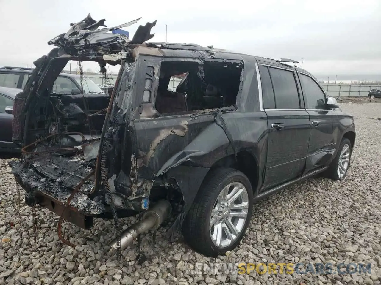 3 Photograph of a damaged car 1GNSKJKJ0LR287376 CHEVROLET SUBURBAN 2020